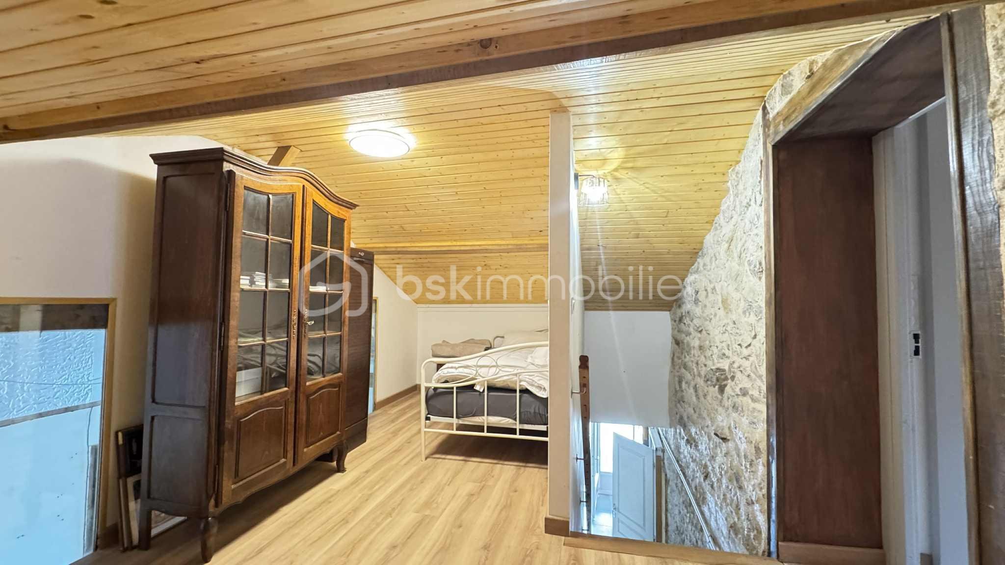 Maison en pierre de 155 m² - 51a81a2d-1230-4fc1-90c7-a589767c5368.jpeg