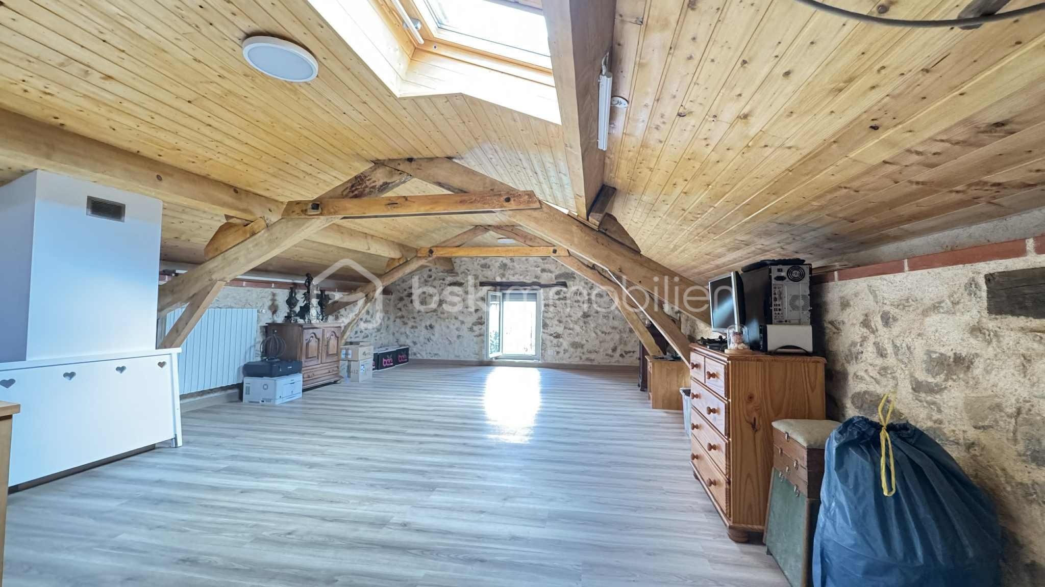 Maison en pierre de 155 m² - 1688377c-5311-46ff-bf0e-426a965efc09.jpeg