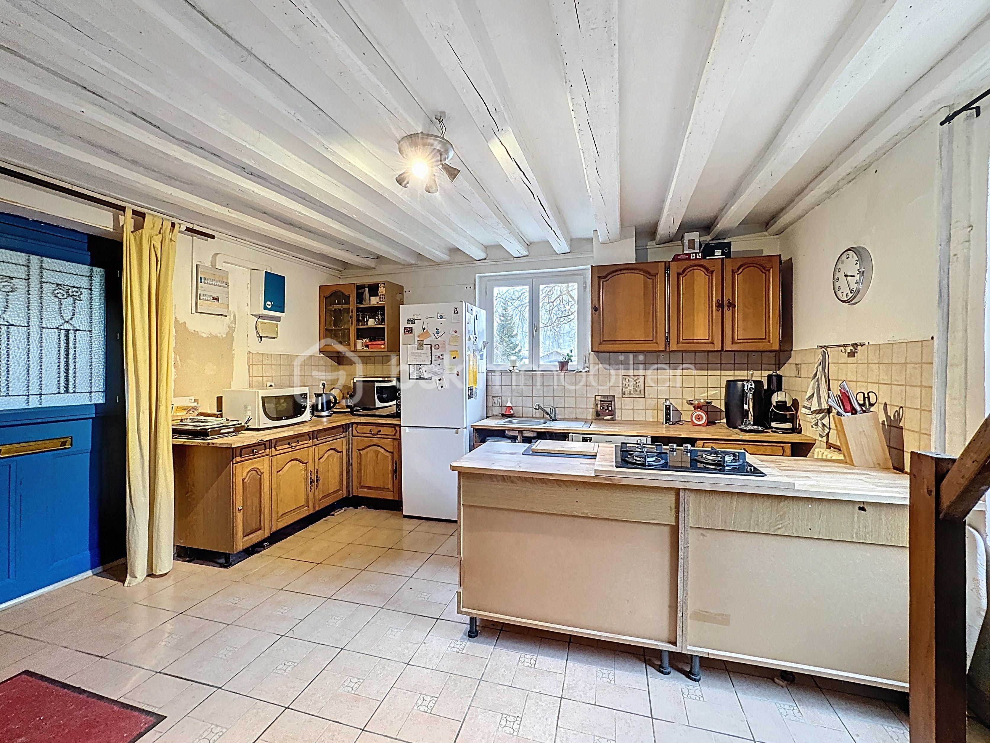 Maison de 76 m² - Cuisine porte bleu.jpg