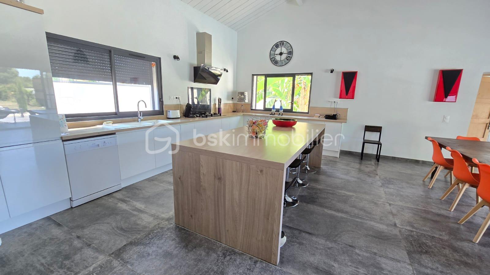 Maison contemporaine de 194 m² - cuisine.jpg