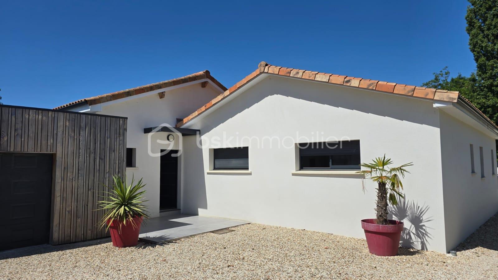 Maison contemporaine de 194 m² - facade avant.jpg