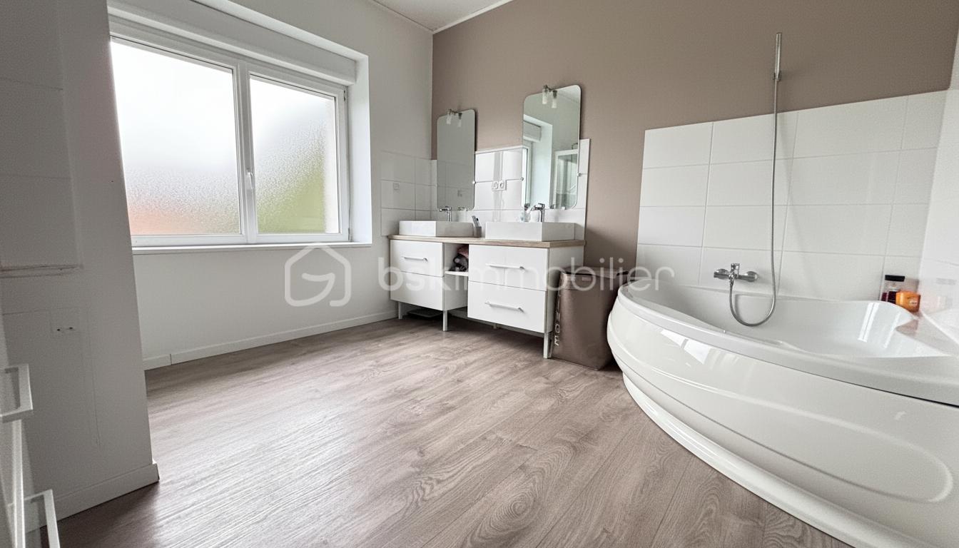 Maison de 200 m² - generated_2026-01-22T13_25_22.864.jpg