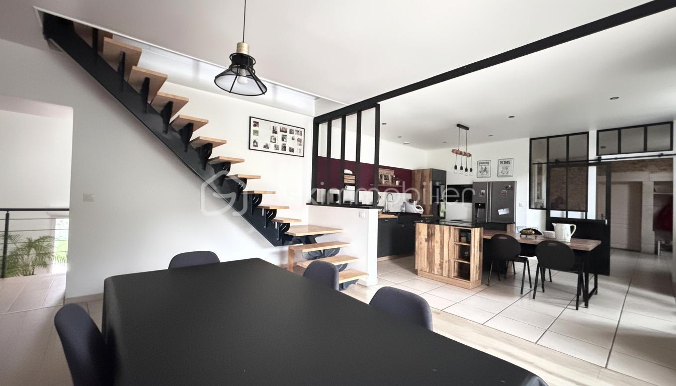 Maison de 200 m² - generated_2026-01-22T13_23_31.631.jpg