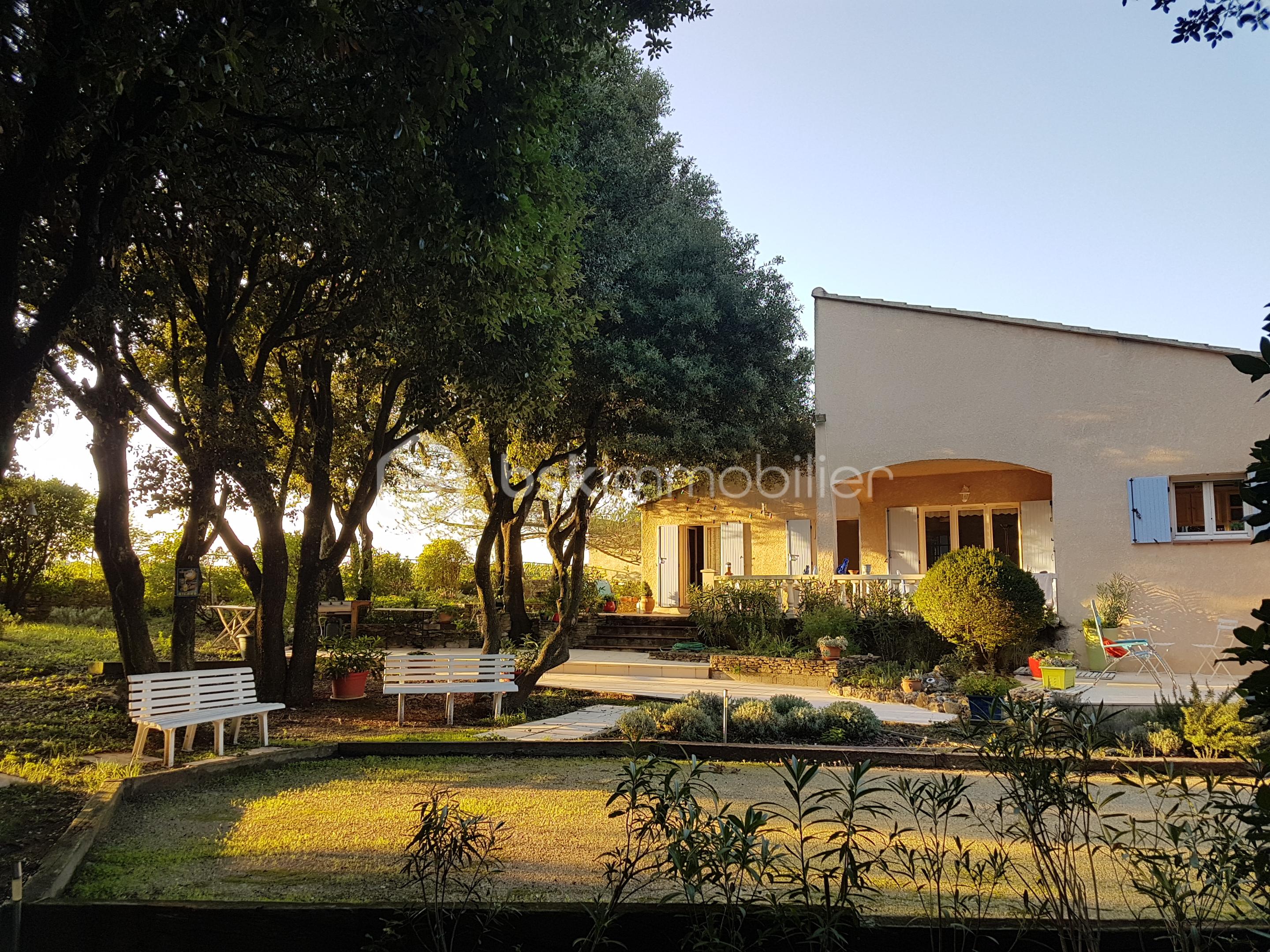 Maison côté sud boulodrome & terrasse.jpg