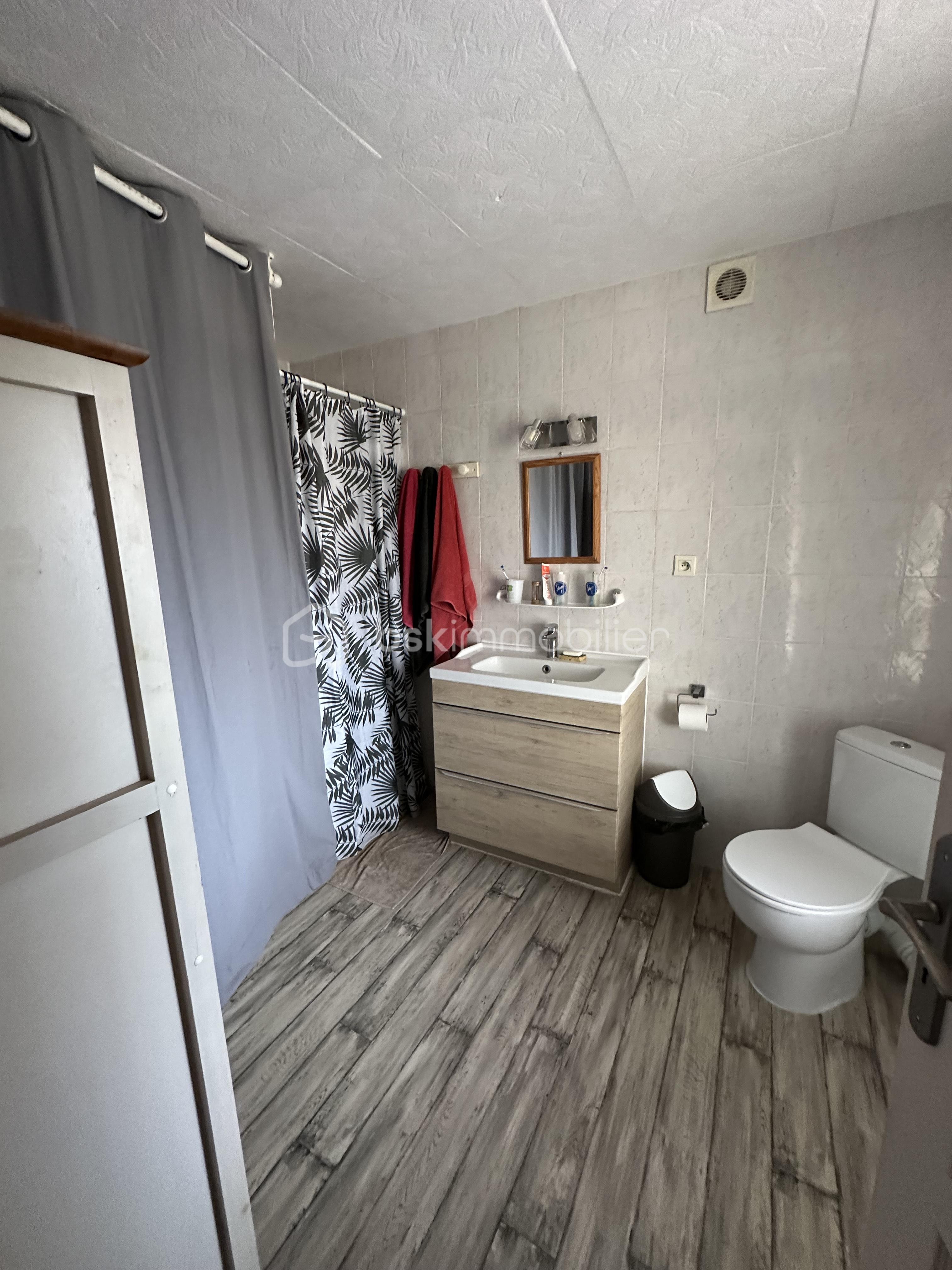 Villa de 160 m² - salle de bain en bas.jpeg