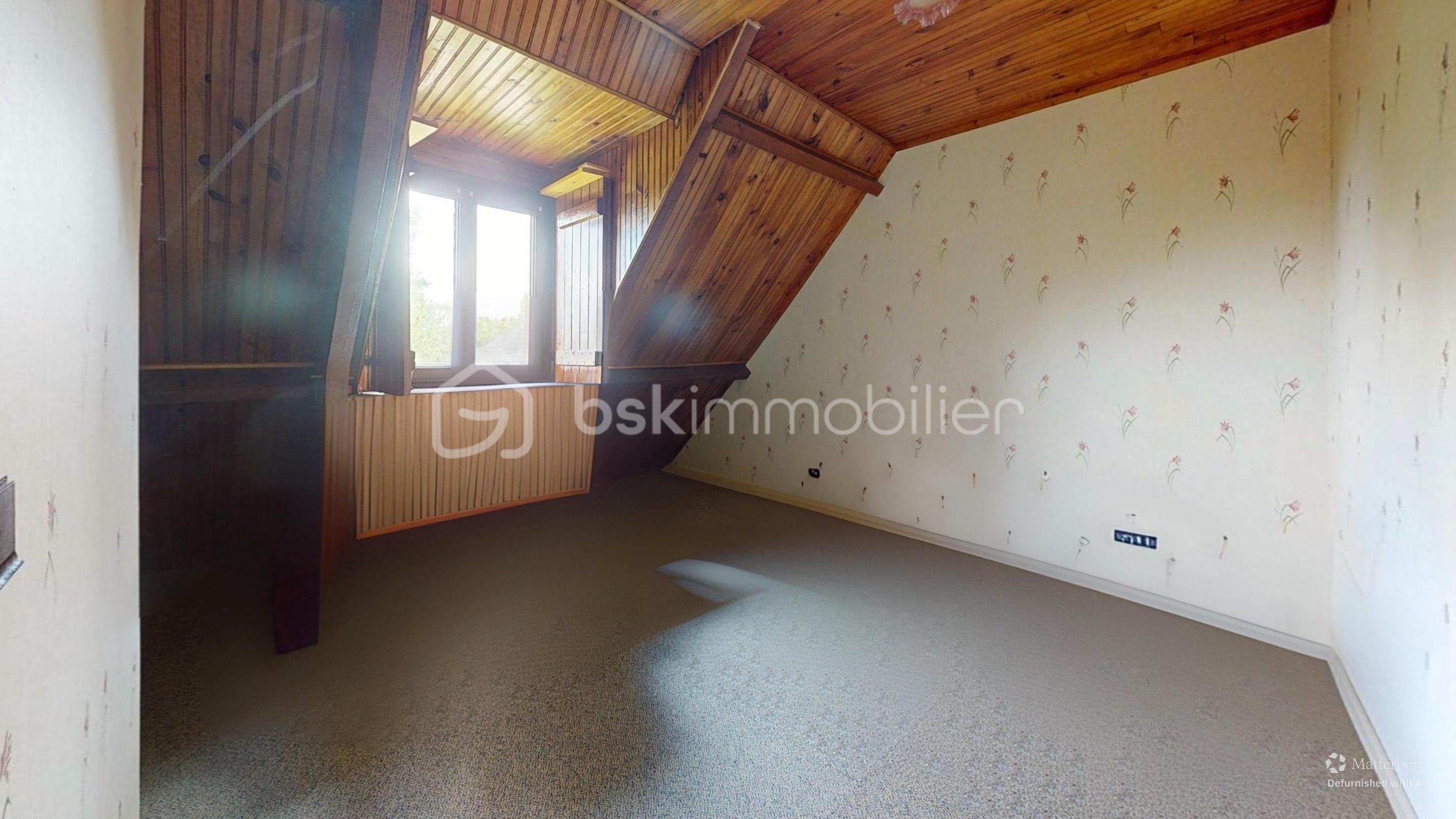 Briares-Sur-Essonnes-Bedroom-Defurnished 4.jpg