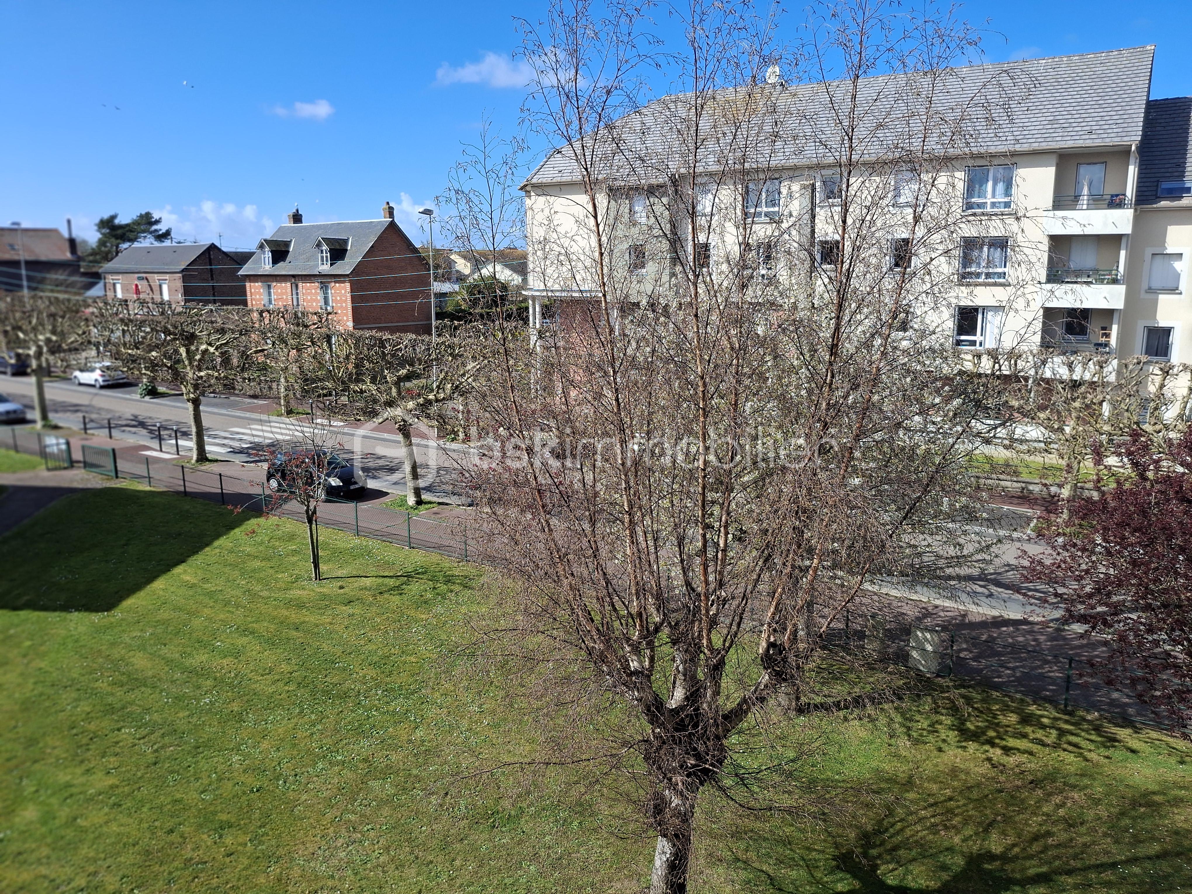 Vue du balcon coté rue paysage.png