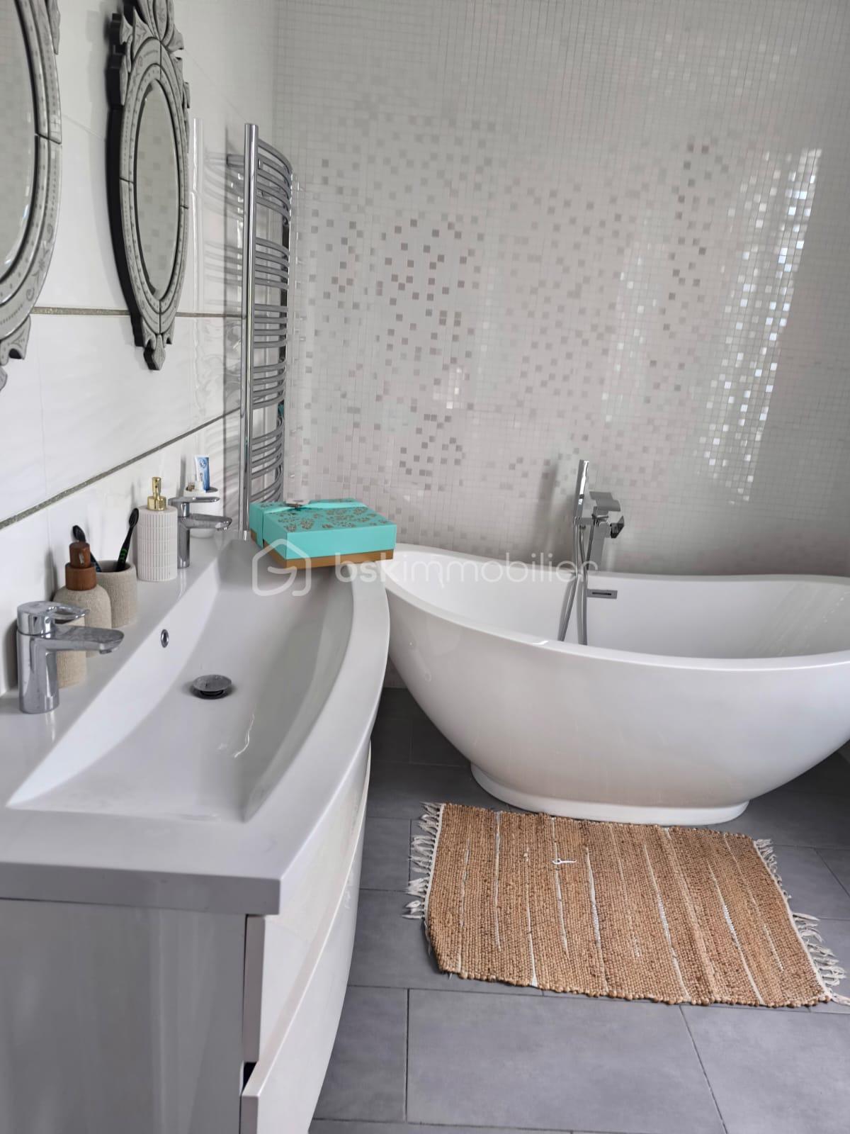 Maison de 160 m² - 227d0ef1-3370-4084-935a-85b219a0d79d.JPG