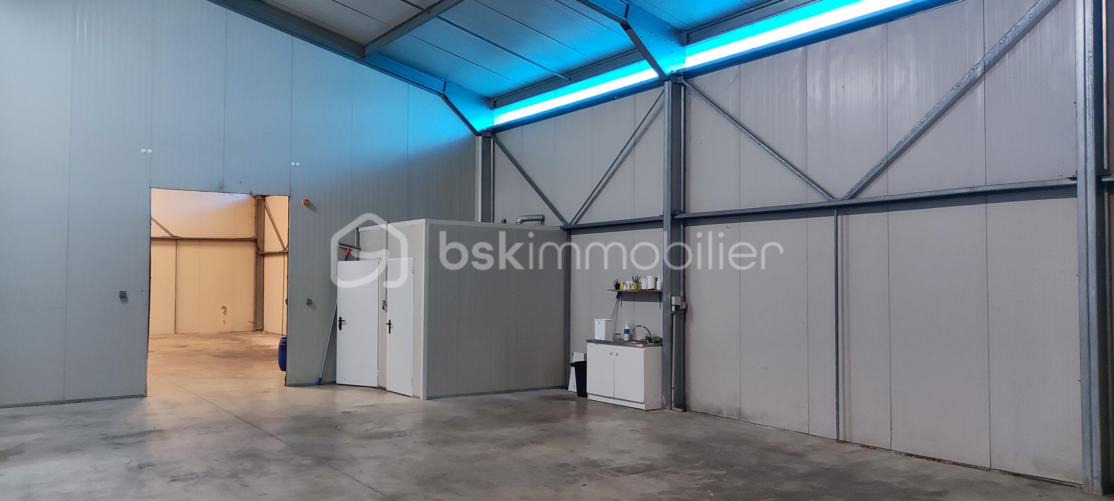 Local commercial de 450 m² - 1701329806758.jpg