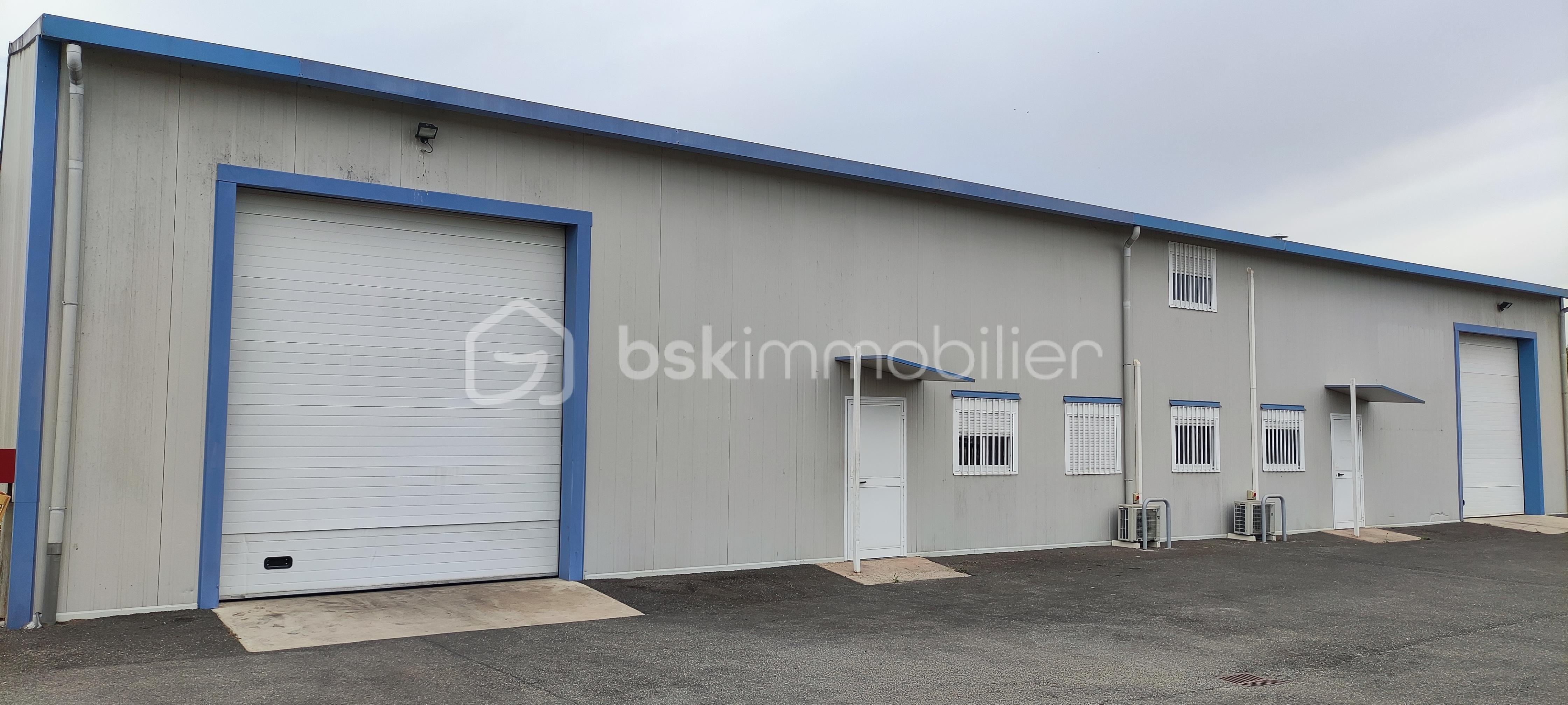 Local commercial de 450 m² - 1701329760243.jpg
