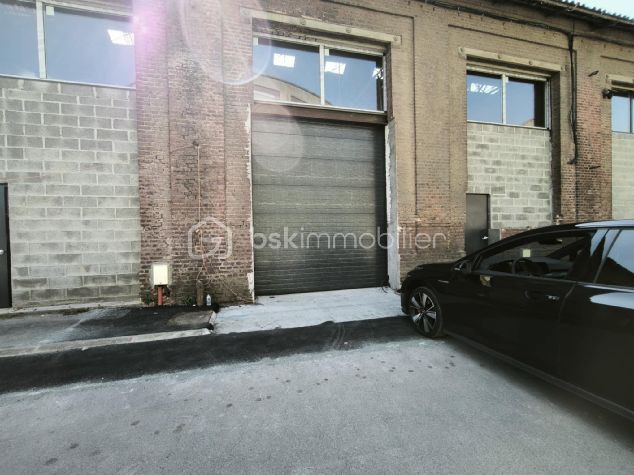 Immeuble mixte de 350 m² - hangar1.jpg
