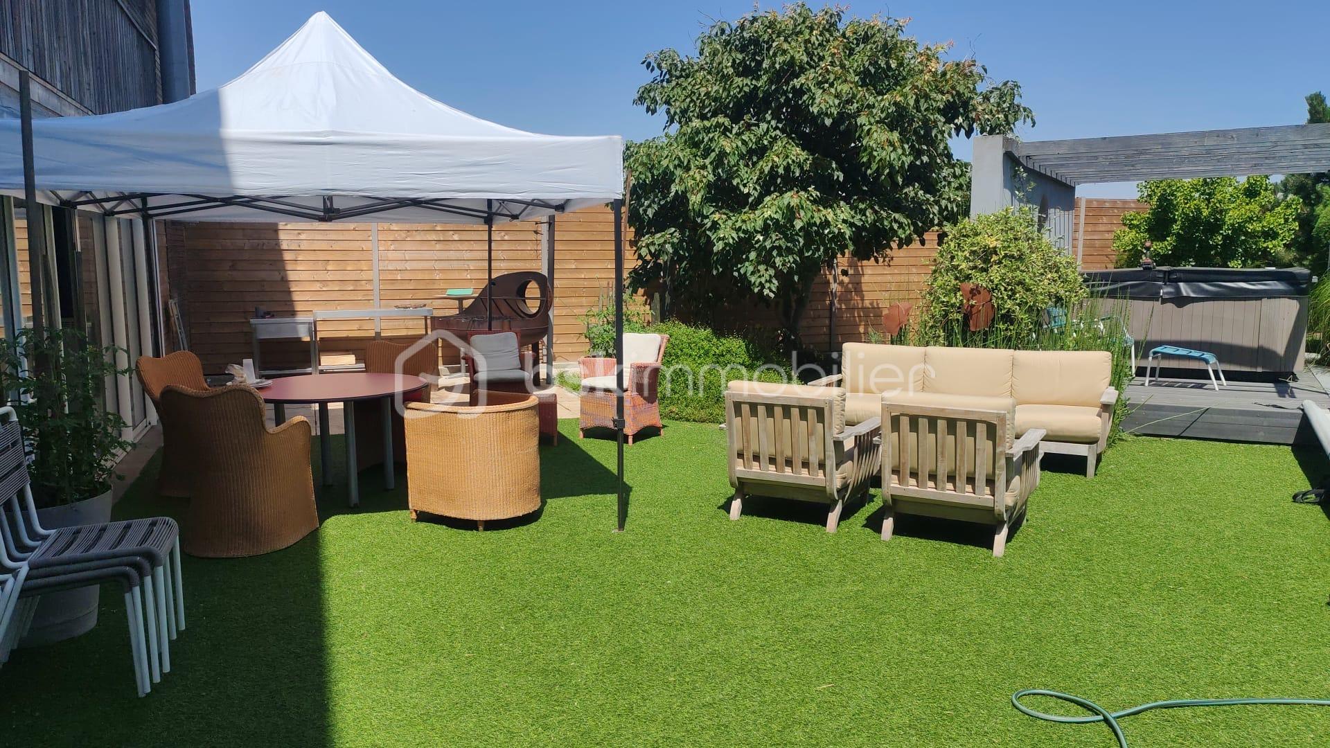 Local d activites de 820 m² - 1b8e2337-505c-4da6-9c59-6d824bfd136d.JPG