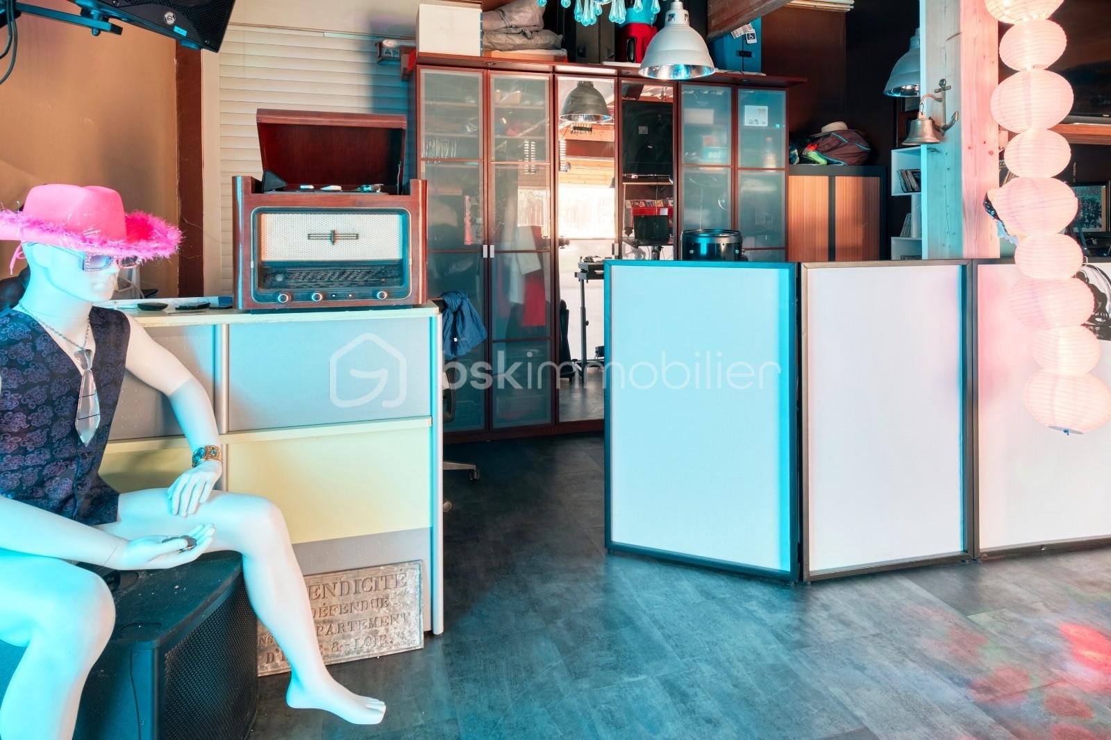 Local d activites de 820 m² - thumbnail_fe7c23c1-11b8-47ff-b0d8-0da424d5be88.jpg