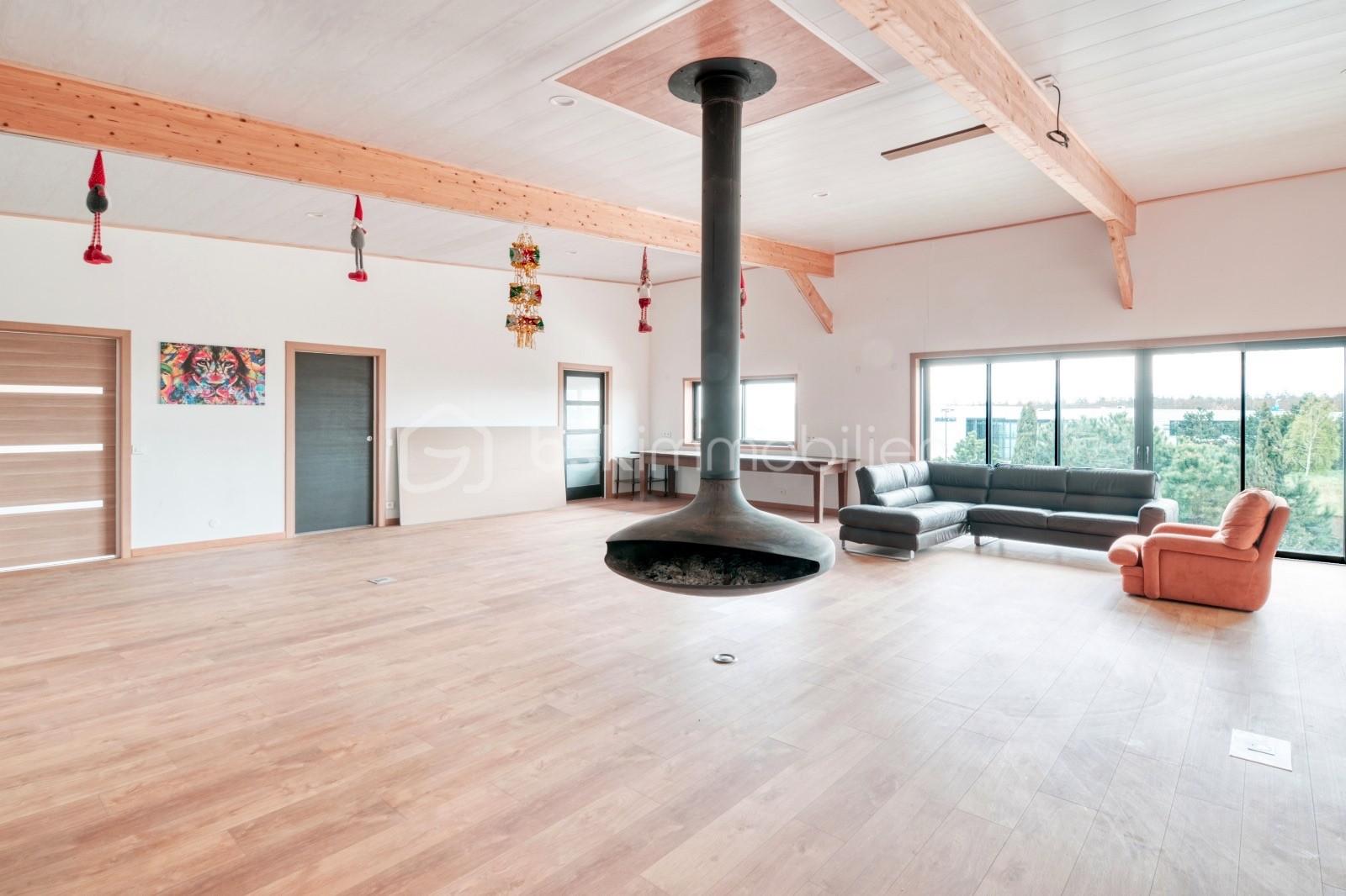 Local d activites de 820 m² - thumbnail_4491ba68-a302-433e-81fe-d9908036d59a.jpg