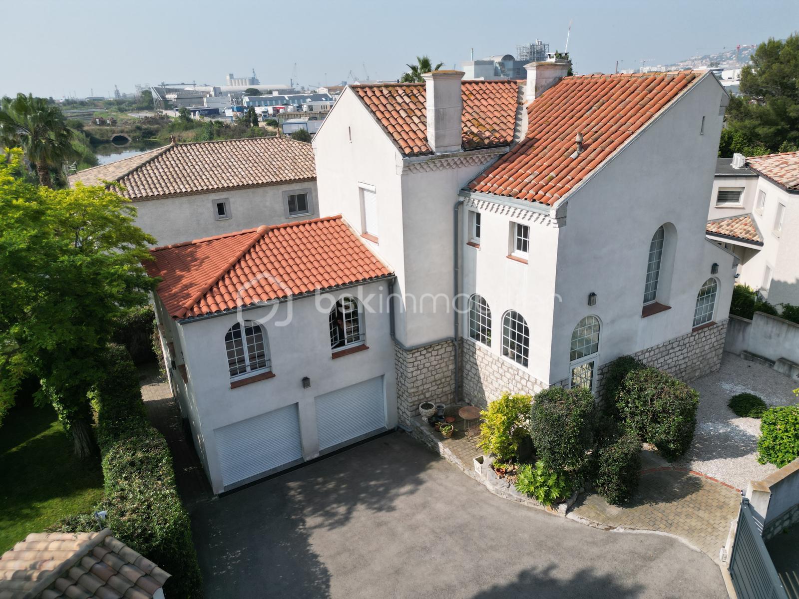 Maison d architecte de 220 m² - IMG-20250611-WA0000.jpg