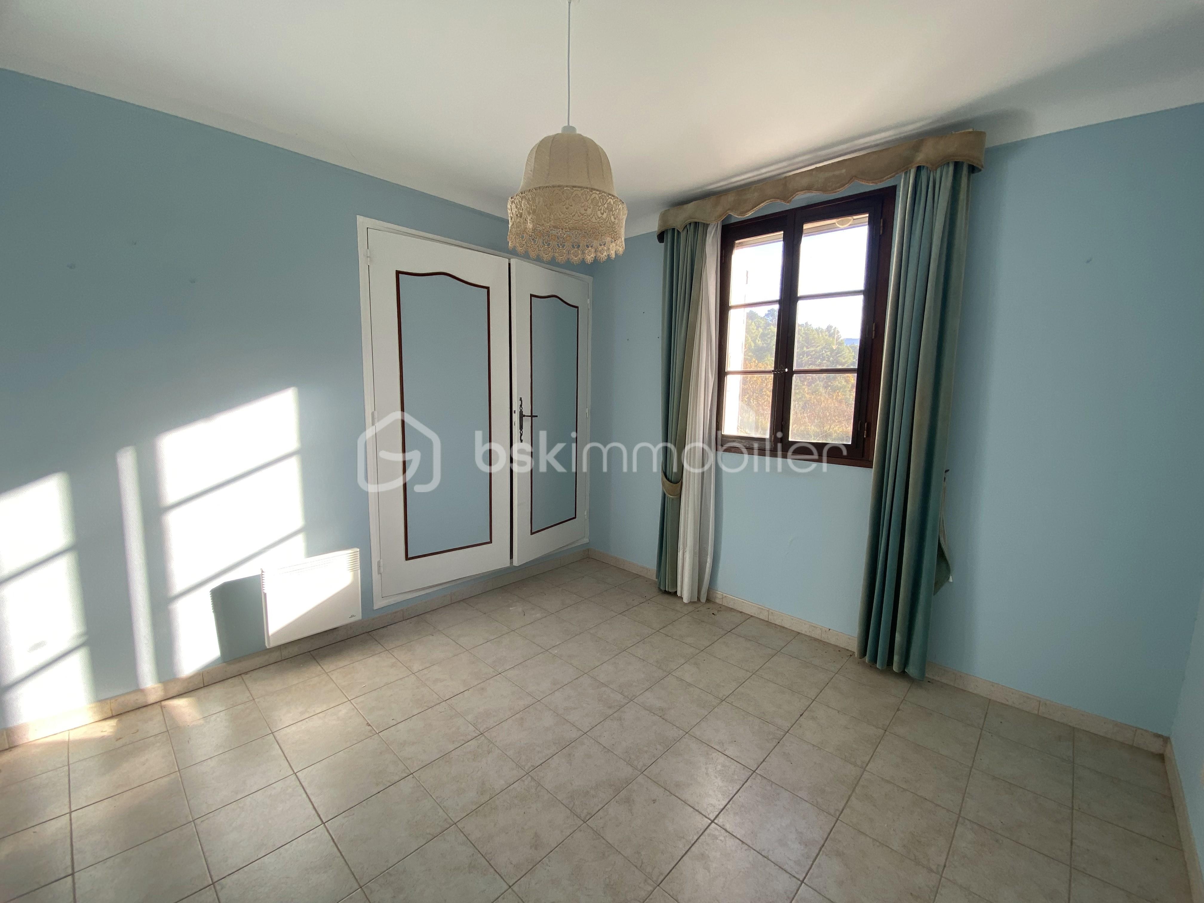 Chambre 2 fenêtre fermée pour HST et annnce.jpg