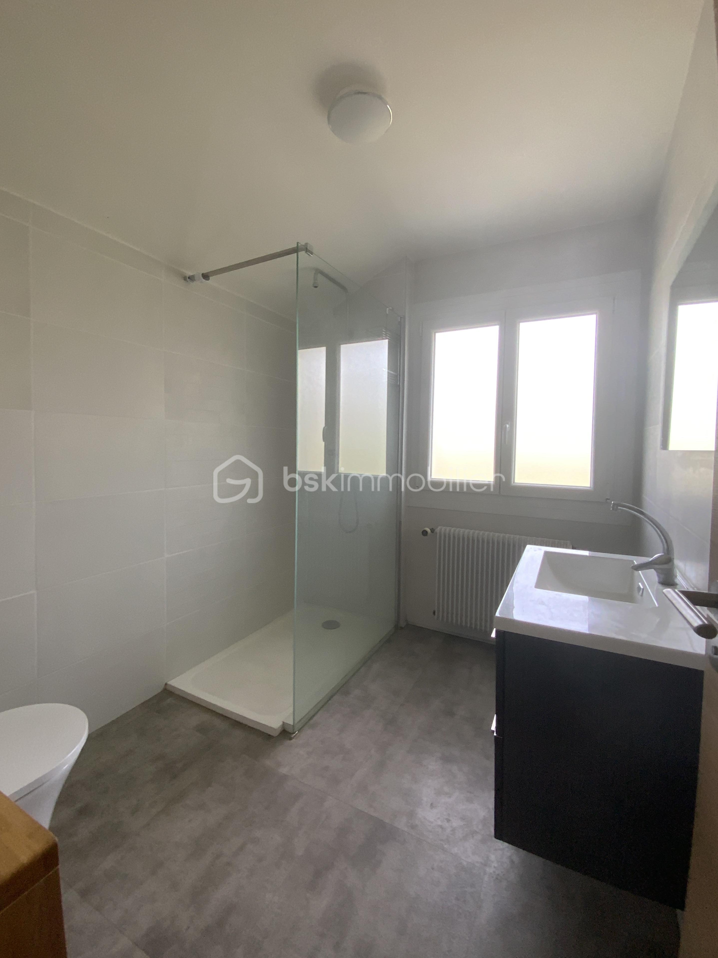 Maison de 133 m² - etage salle de douche.jpg