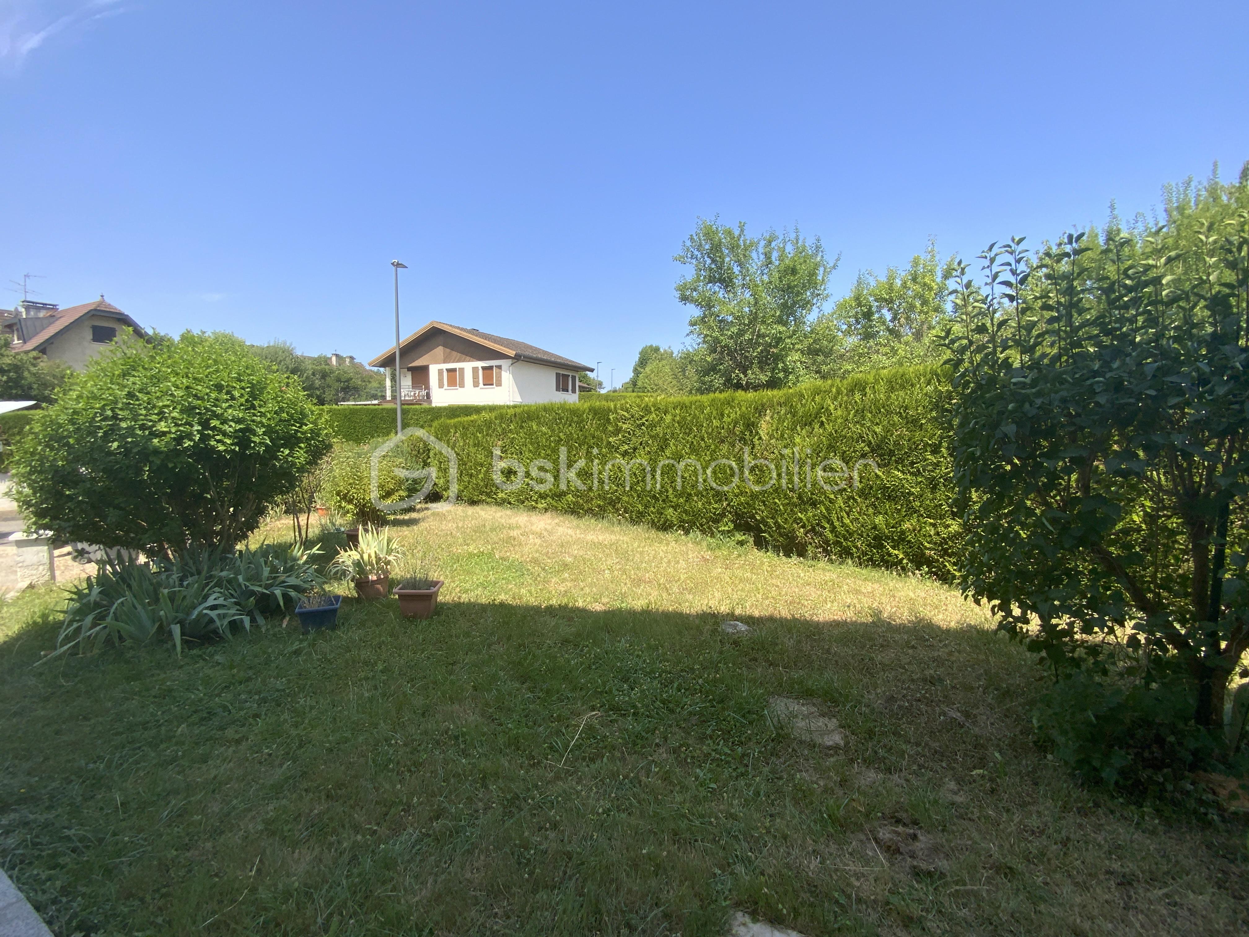 Maison de 133 m² - jardin devant.JPG