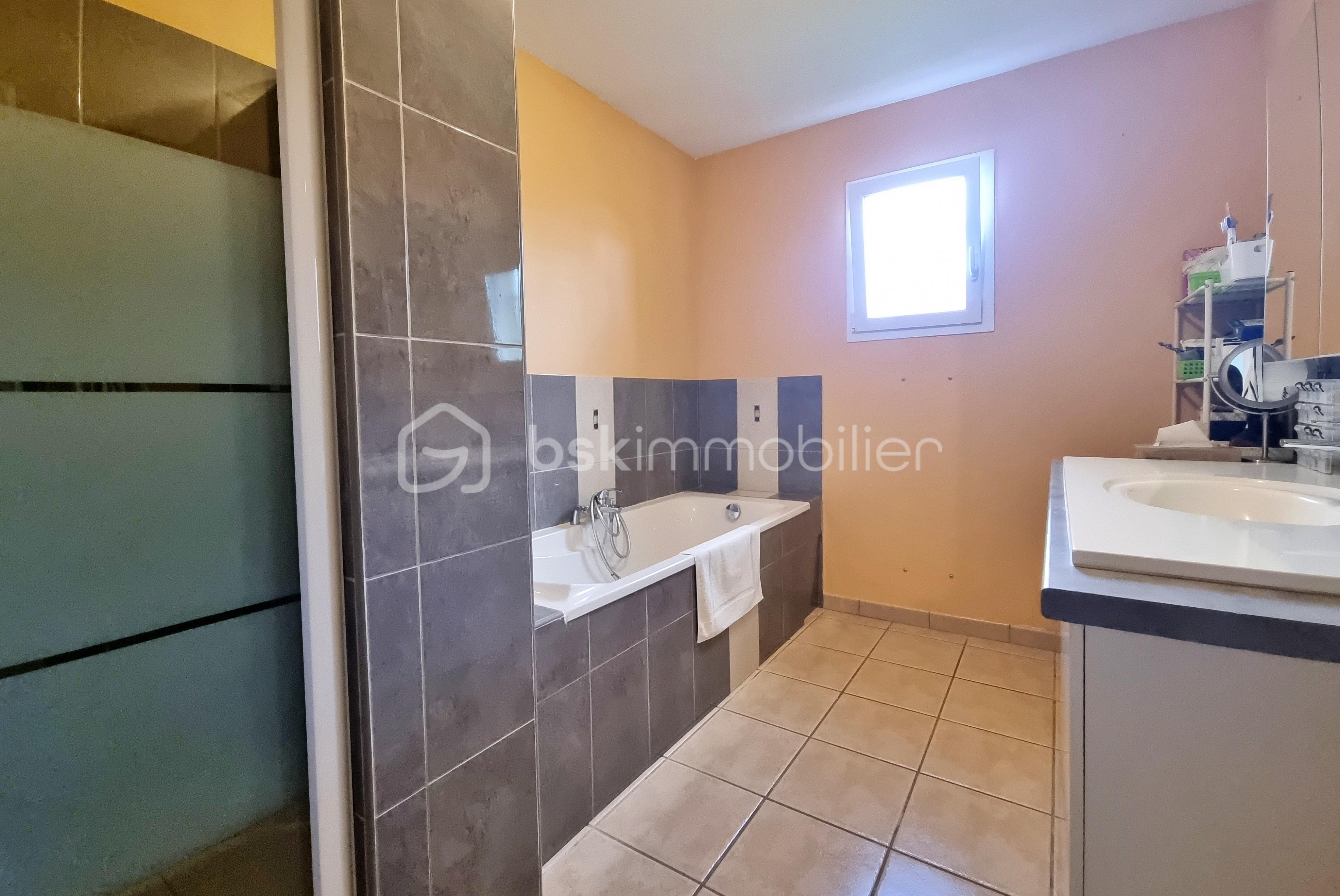 Maison de 106 m² - salle de bains.jpg