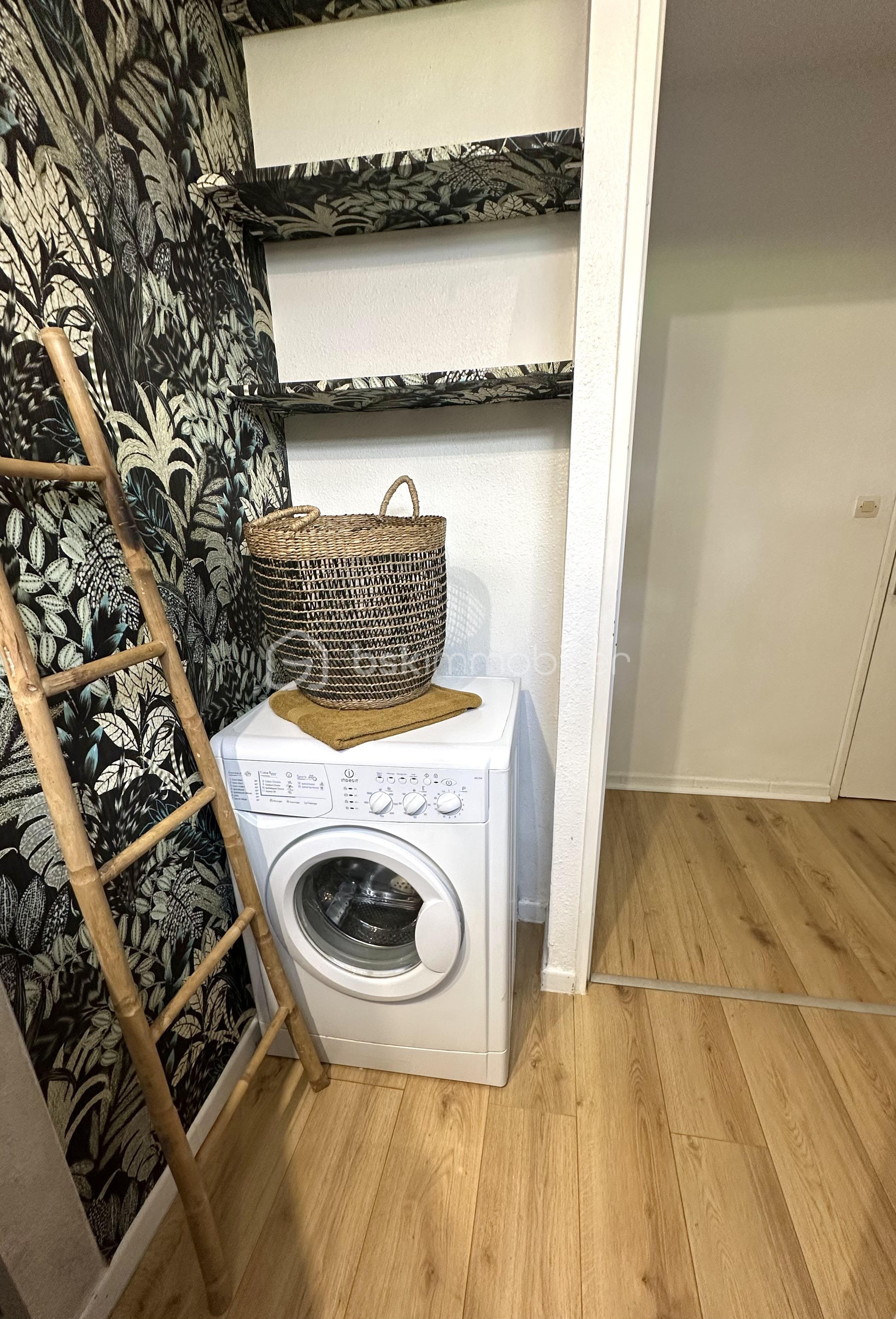 Appartement de 39 m² - 13-Machine à laver & Entrée.jpg