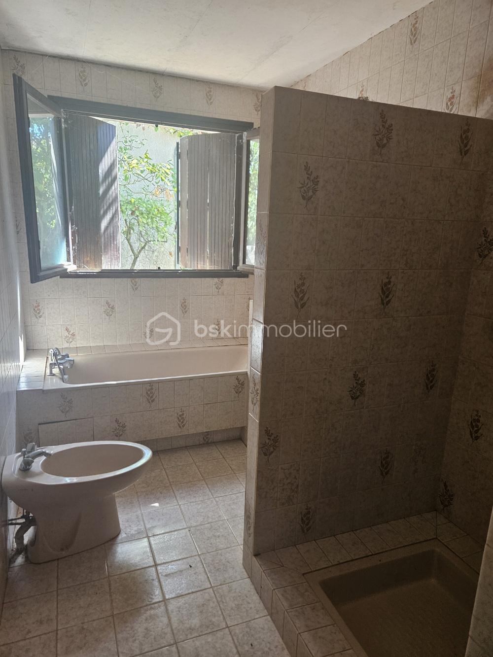 salle de bain et douche propre.jpg
