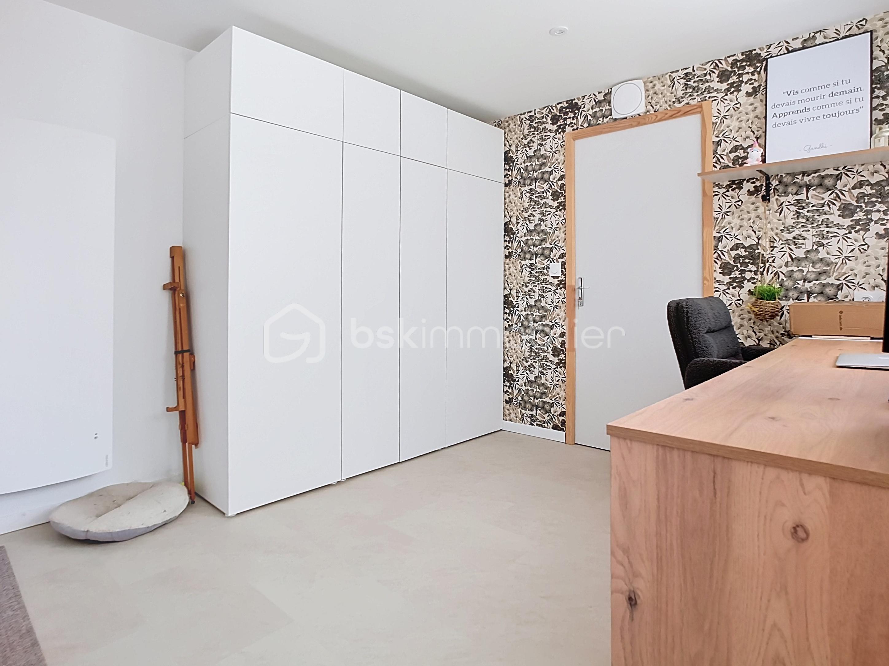BUREAU.jpg