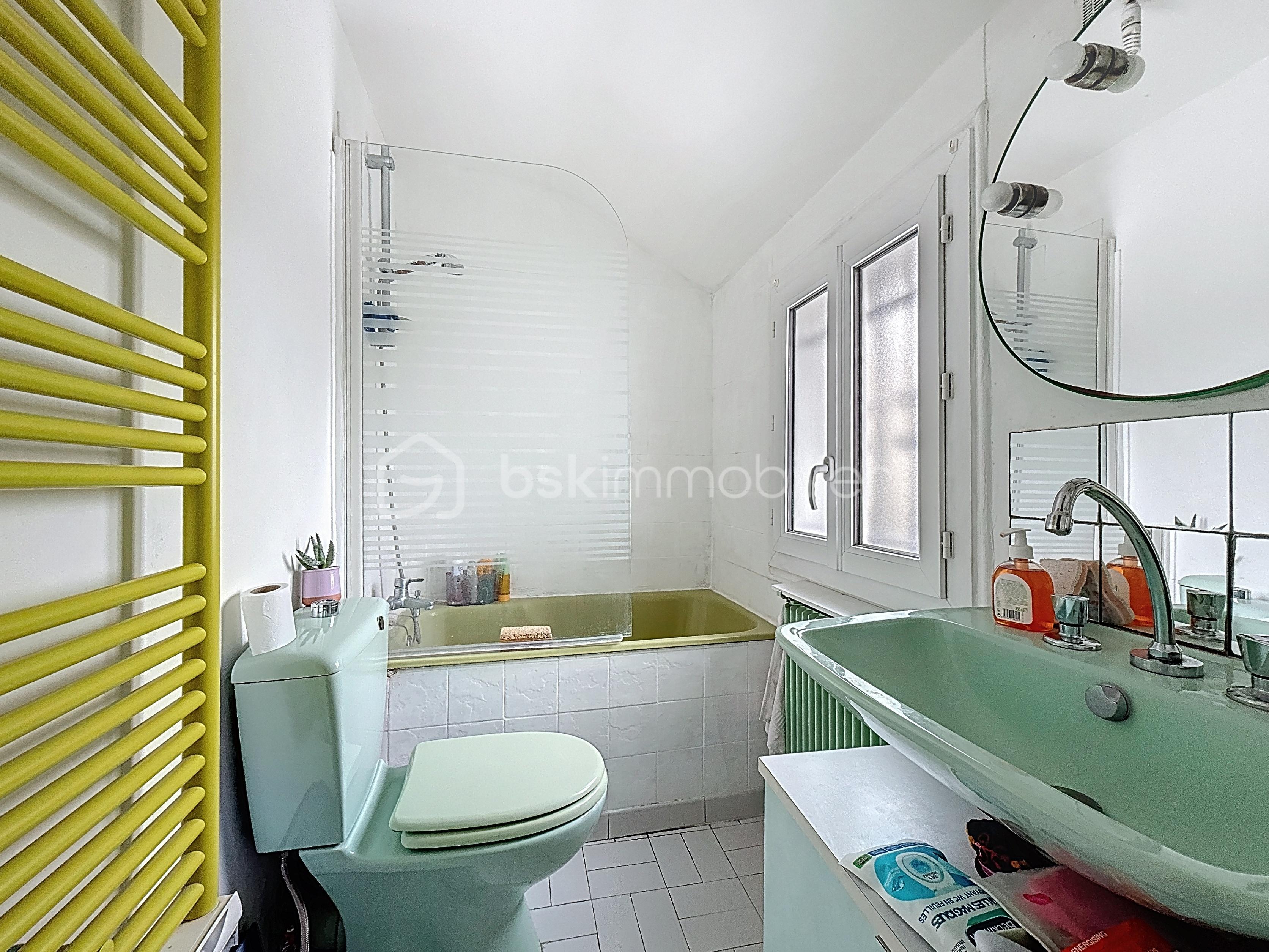 Maison de 100 m² - salle de bain-etage1.jpg