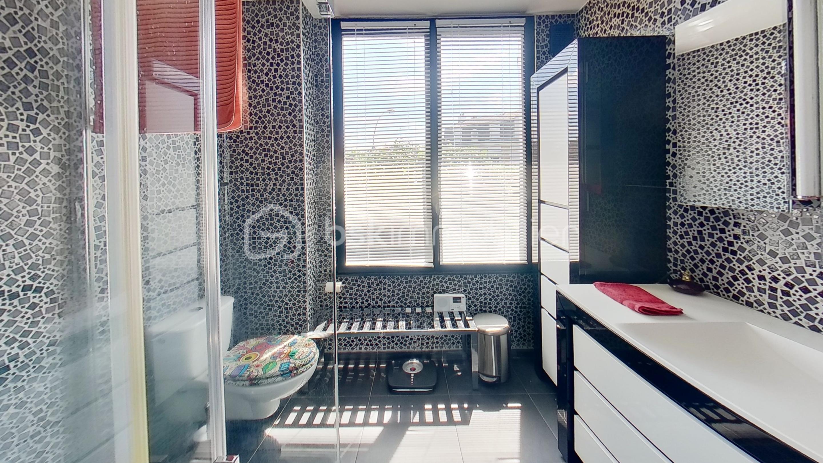 Maison-JOINVILLE-LE-PONT-131m2-3-Chambres-Bathroom.jpg