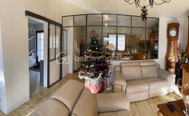 Maison de 140 m² - vue salle à manger sur verriere.jpg