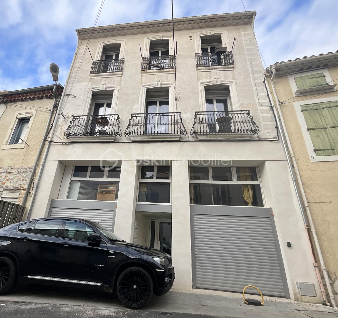 Immeuble commercial de 300 m²