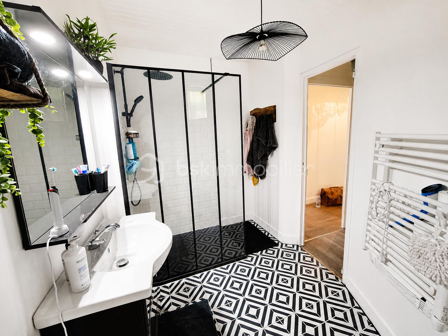 salle d'eau retouchée.png