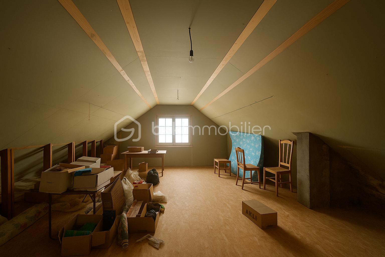 Maison de 145 m² - grenier.png