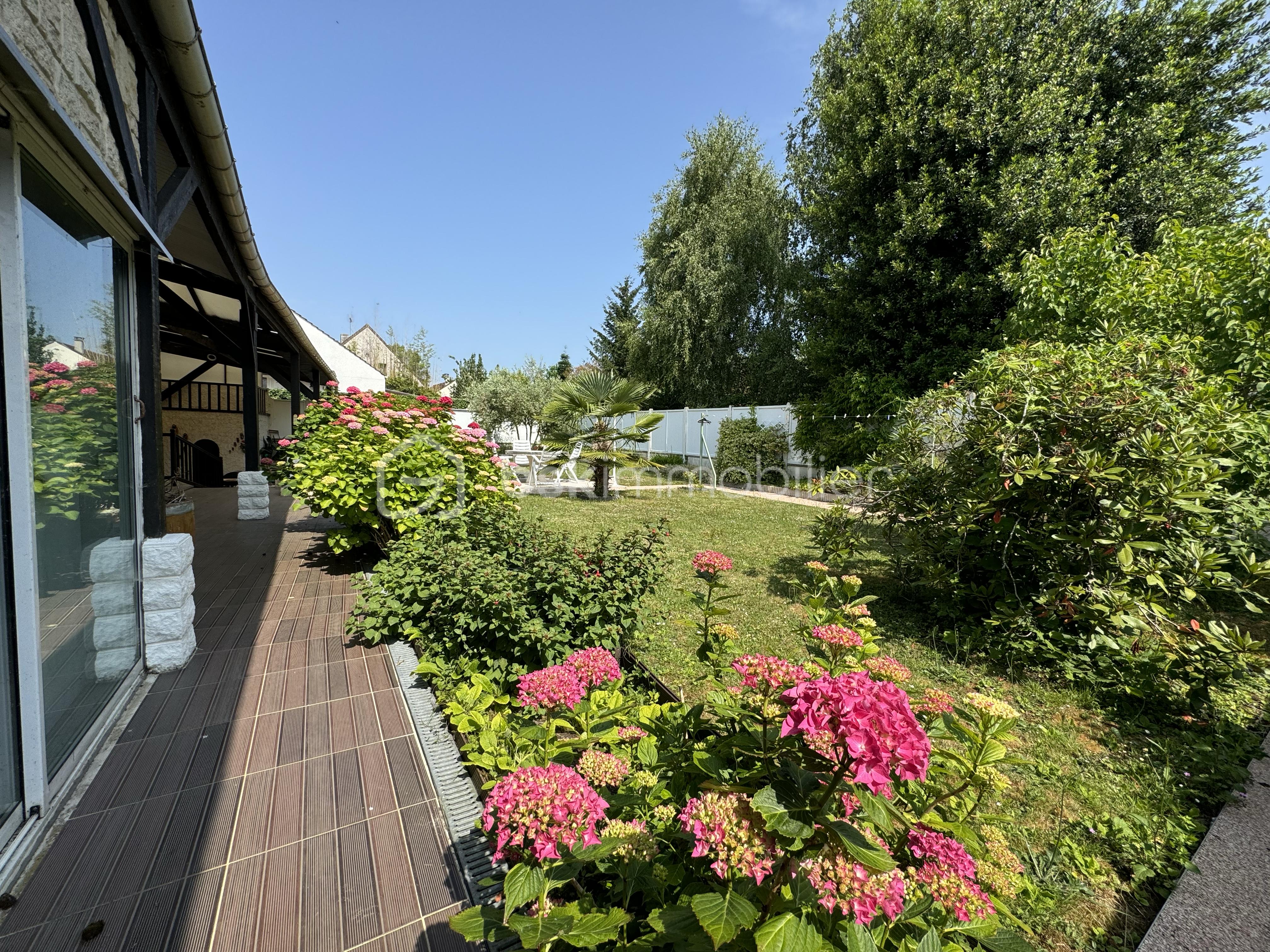 Maison de 261 m² - tempImage73j3pL.png