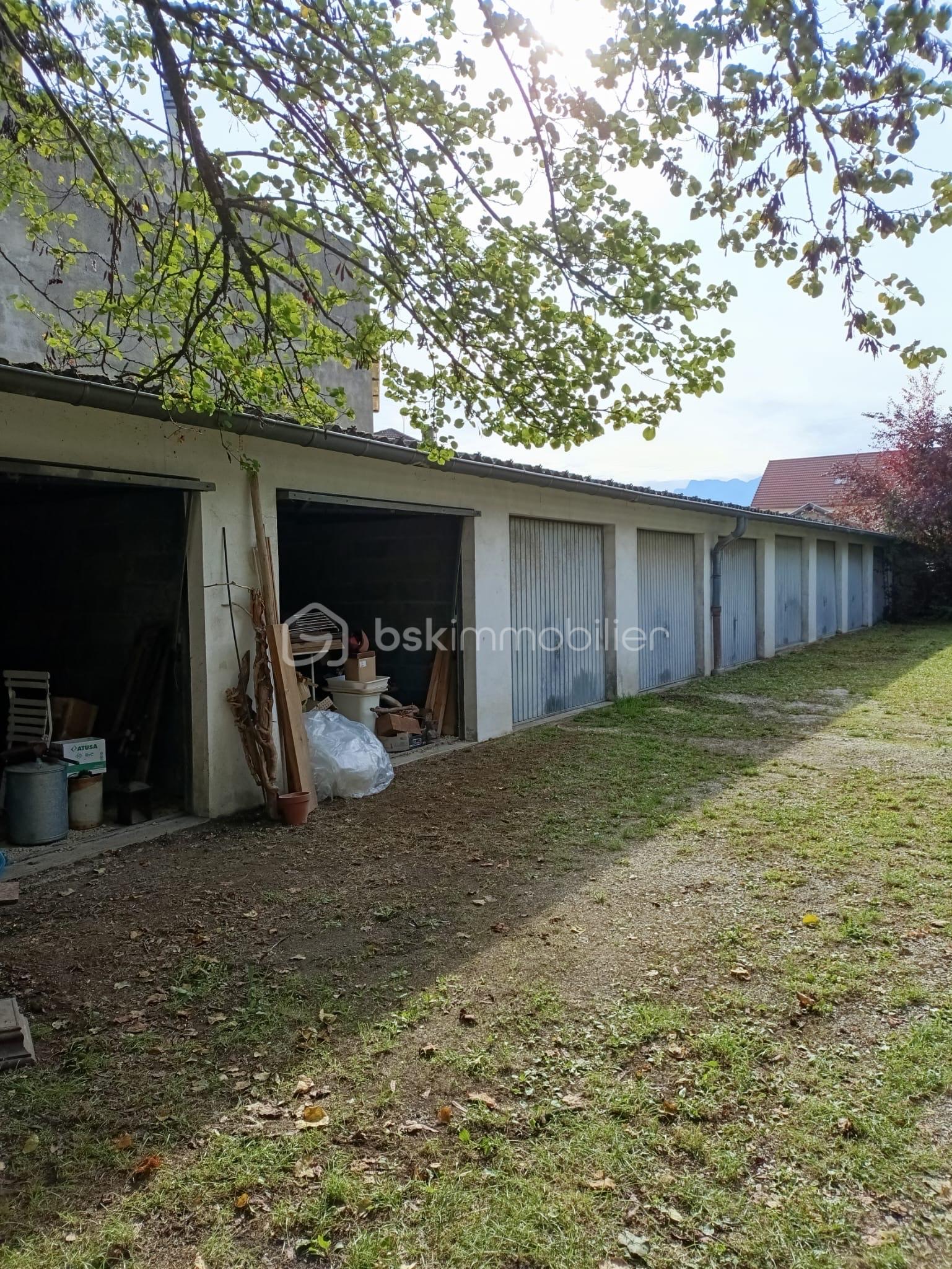 Parking de 135 m² - 0e23d83e-3797-4b31-b0a3-603d05c79088.jpeg