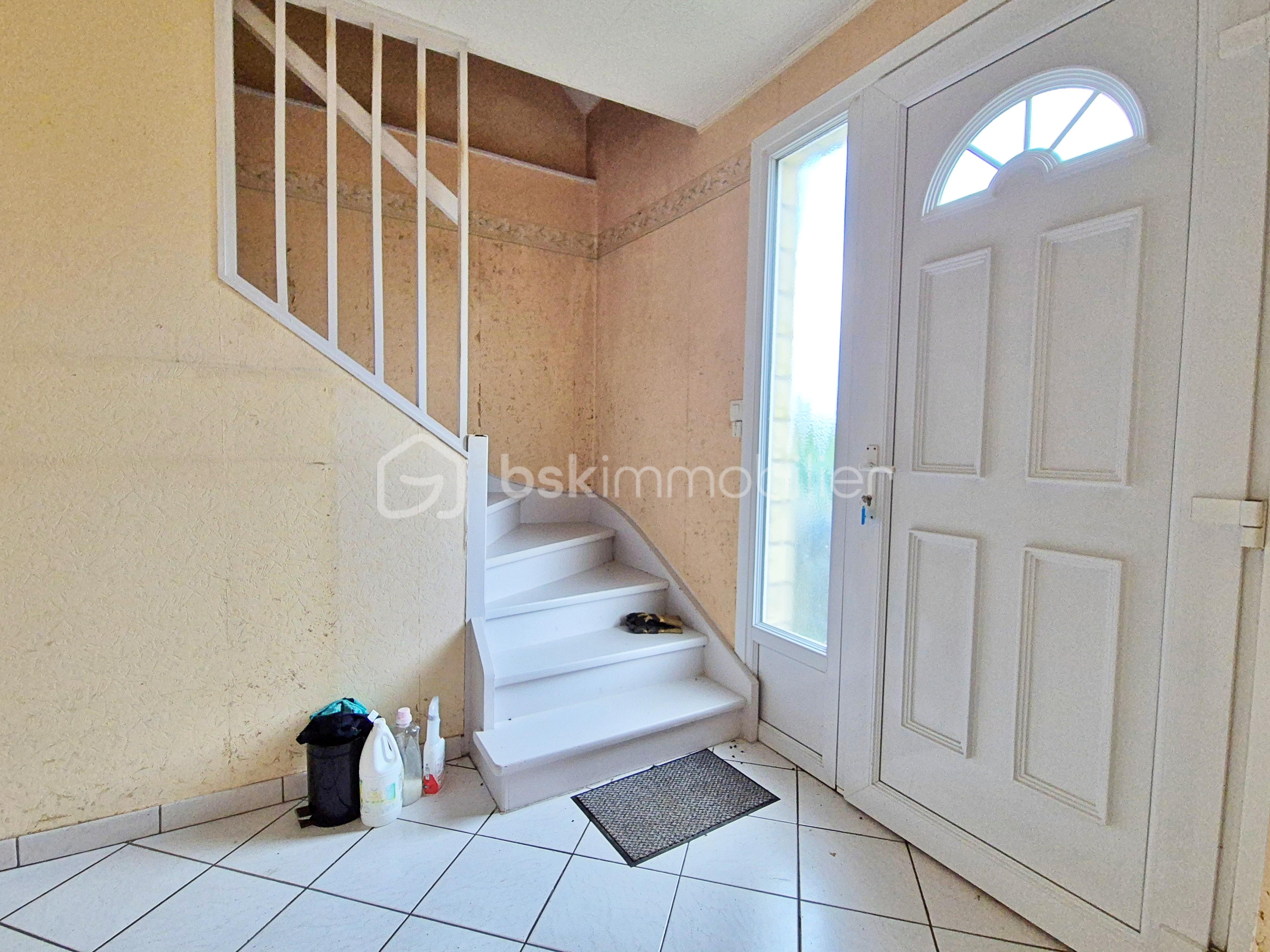 Maison de 84 m² - entrée retouchée.jpg