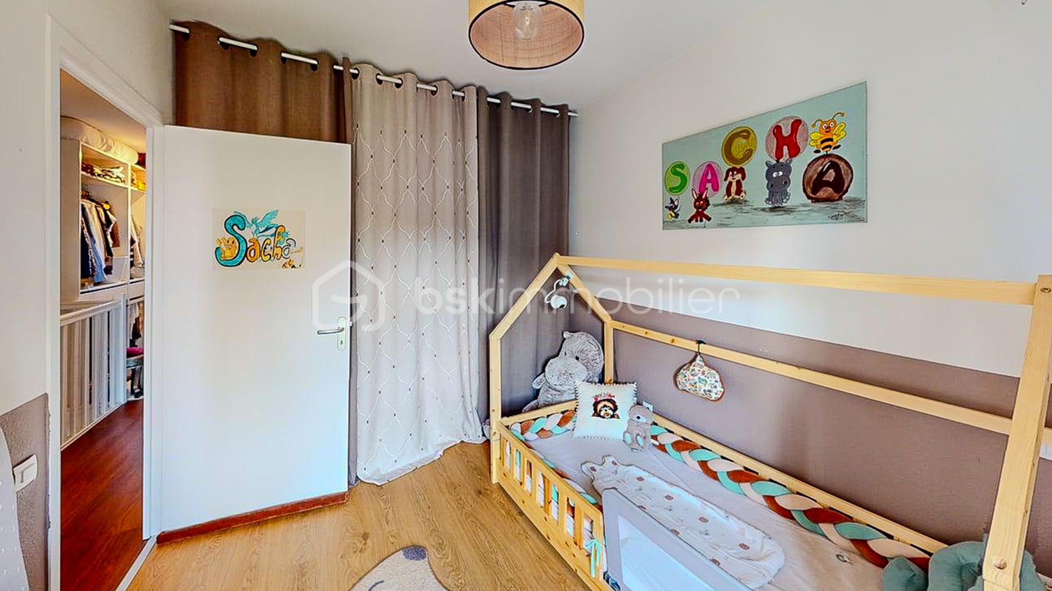 Appartement de 60 m² - T3-en-Duplex-Le-Seque-Bayonne-Bedroom.jpg