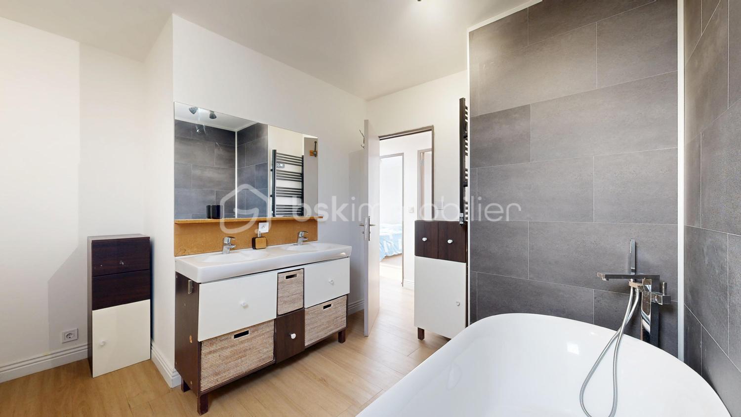 Maison traditionnelle de 110 m² - web 07 - SDB (3).jpg