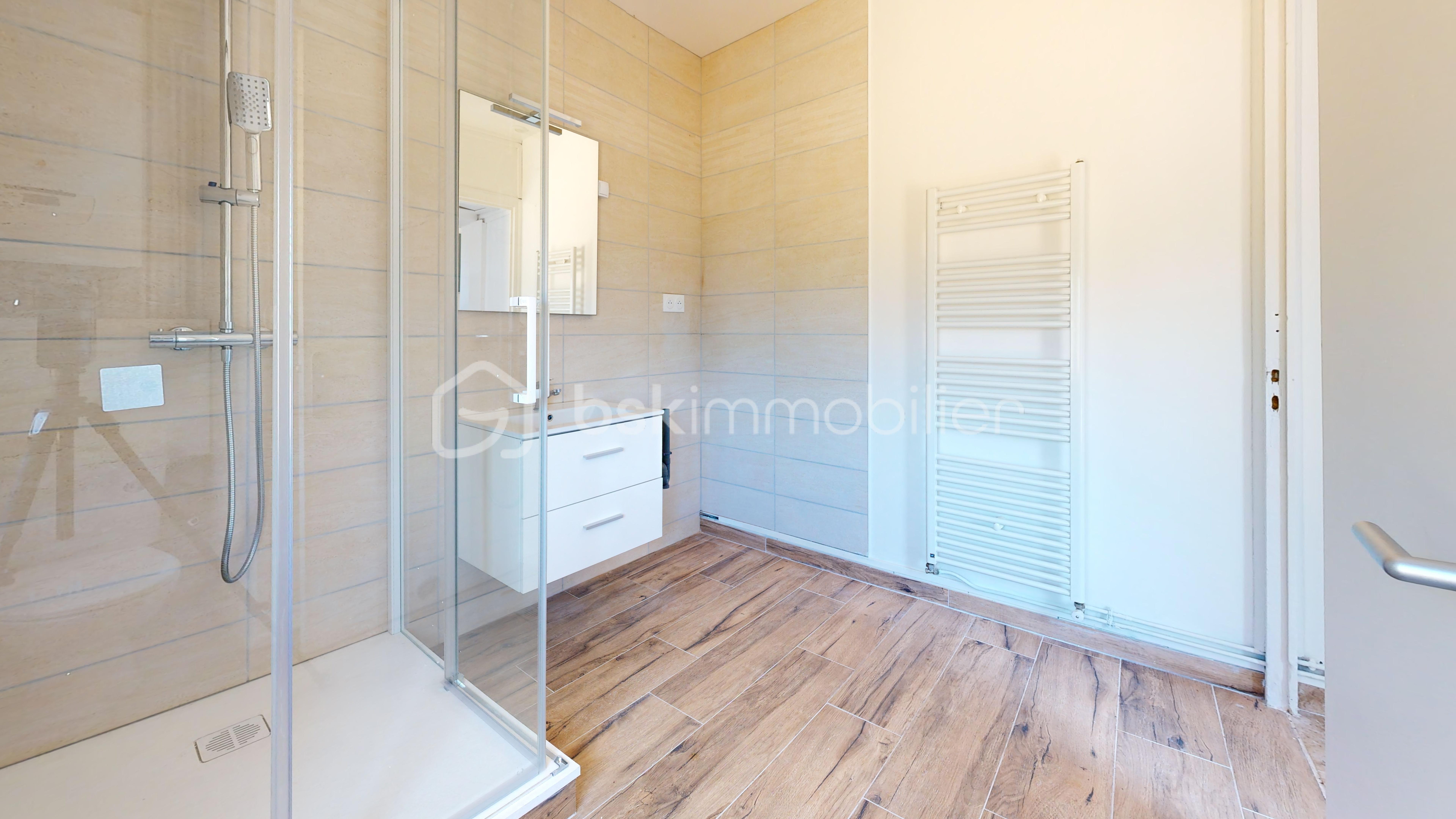 Maison de 145 m² - Couseix4-Bathroom.jpg