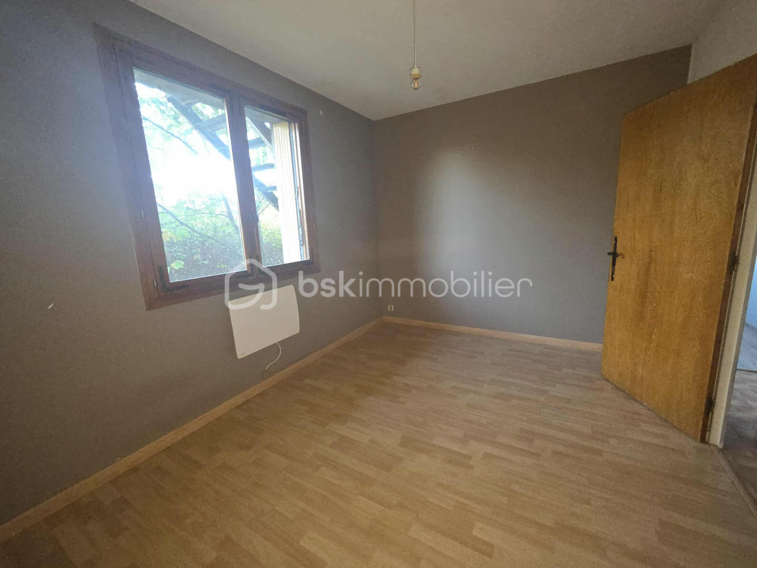 Maison de 100 m² - af8b7f43-a85b-4a3c-8f1f-8cdcb6de1fb2.jfif