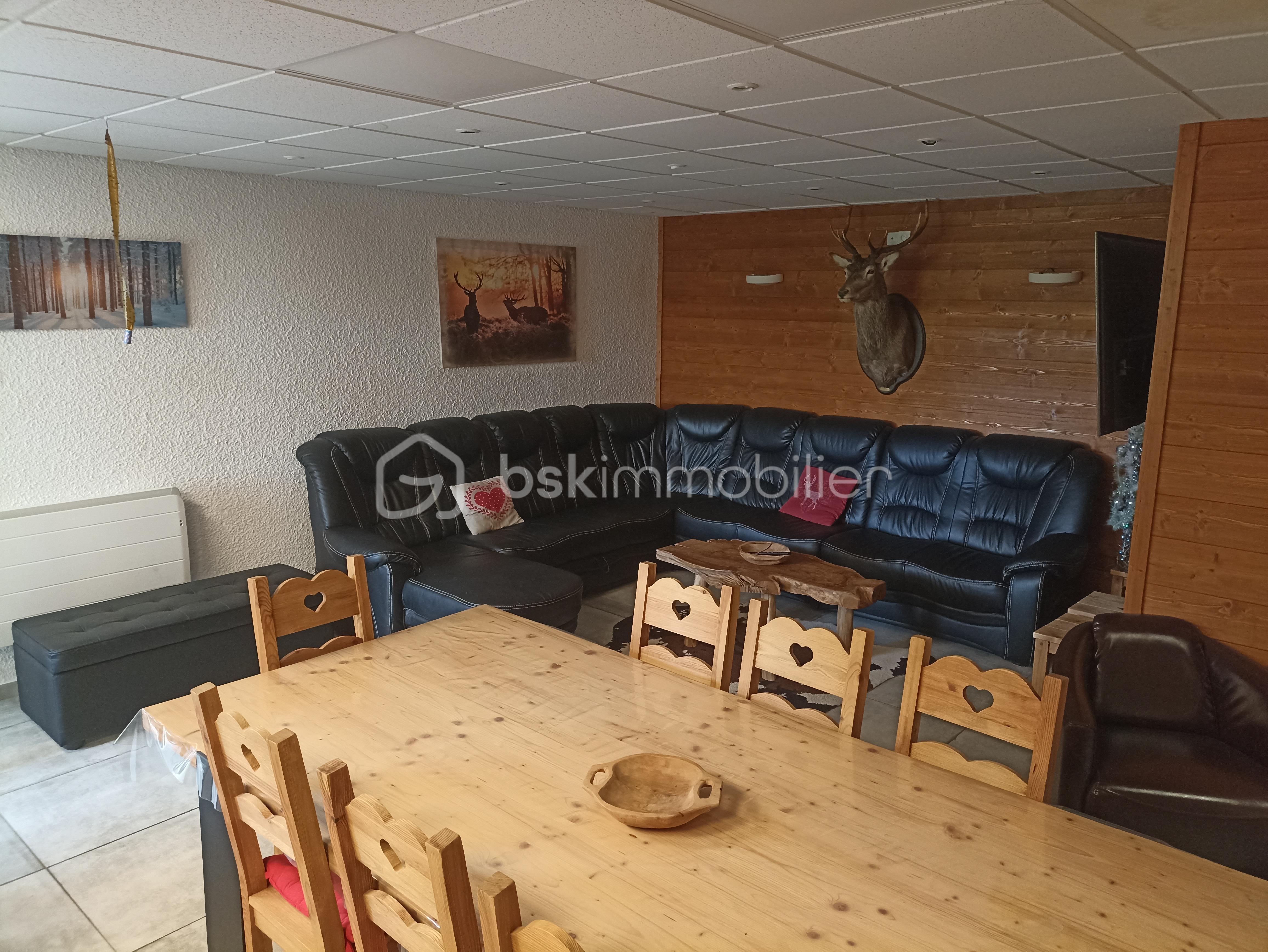 Appartement de 87 m² - Salon-table 2.jpg