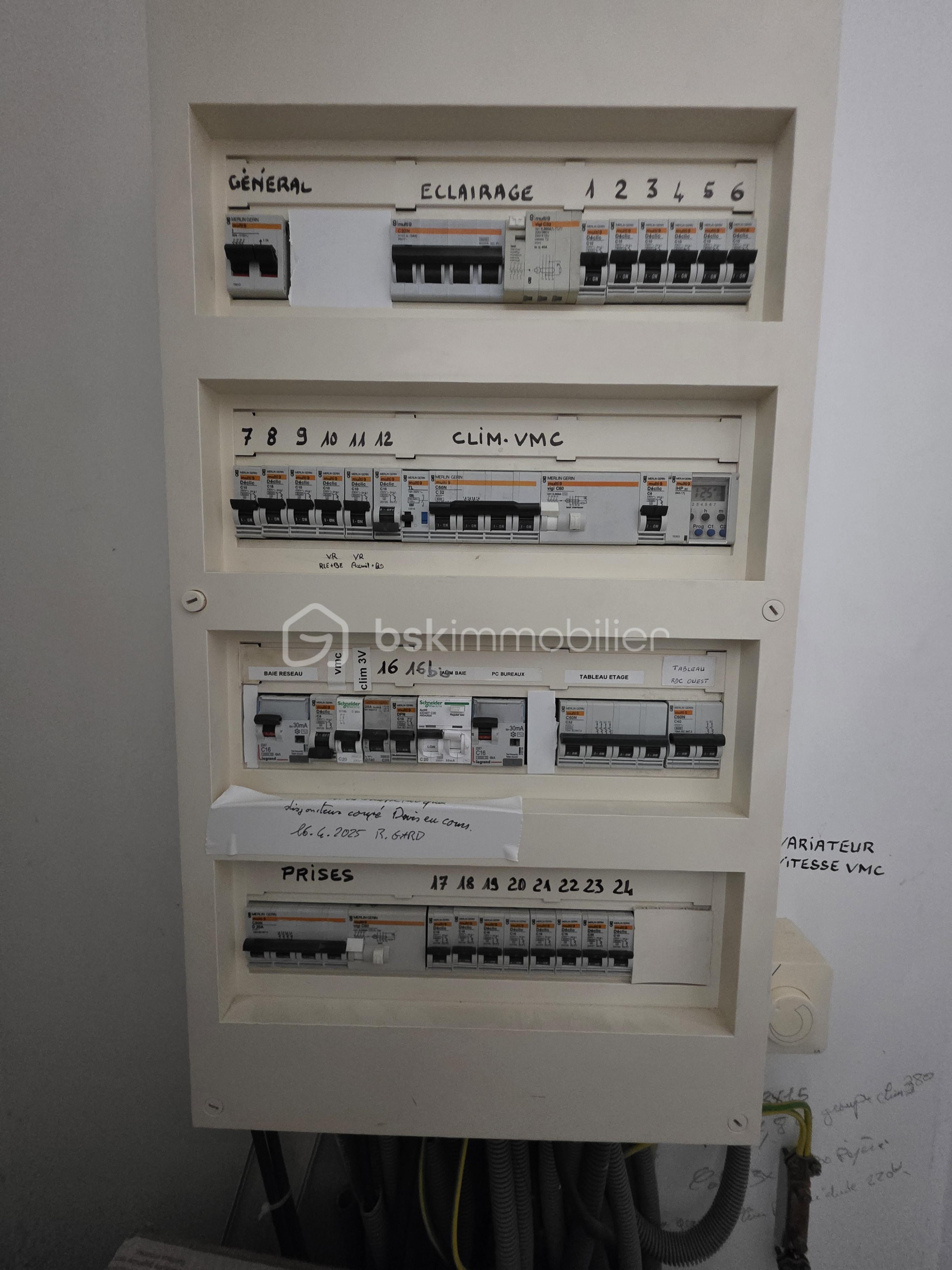 Immeuble mixte de 261 m² - 20251024_104034.jpg