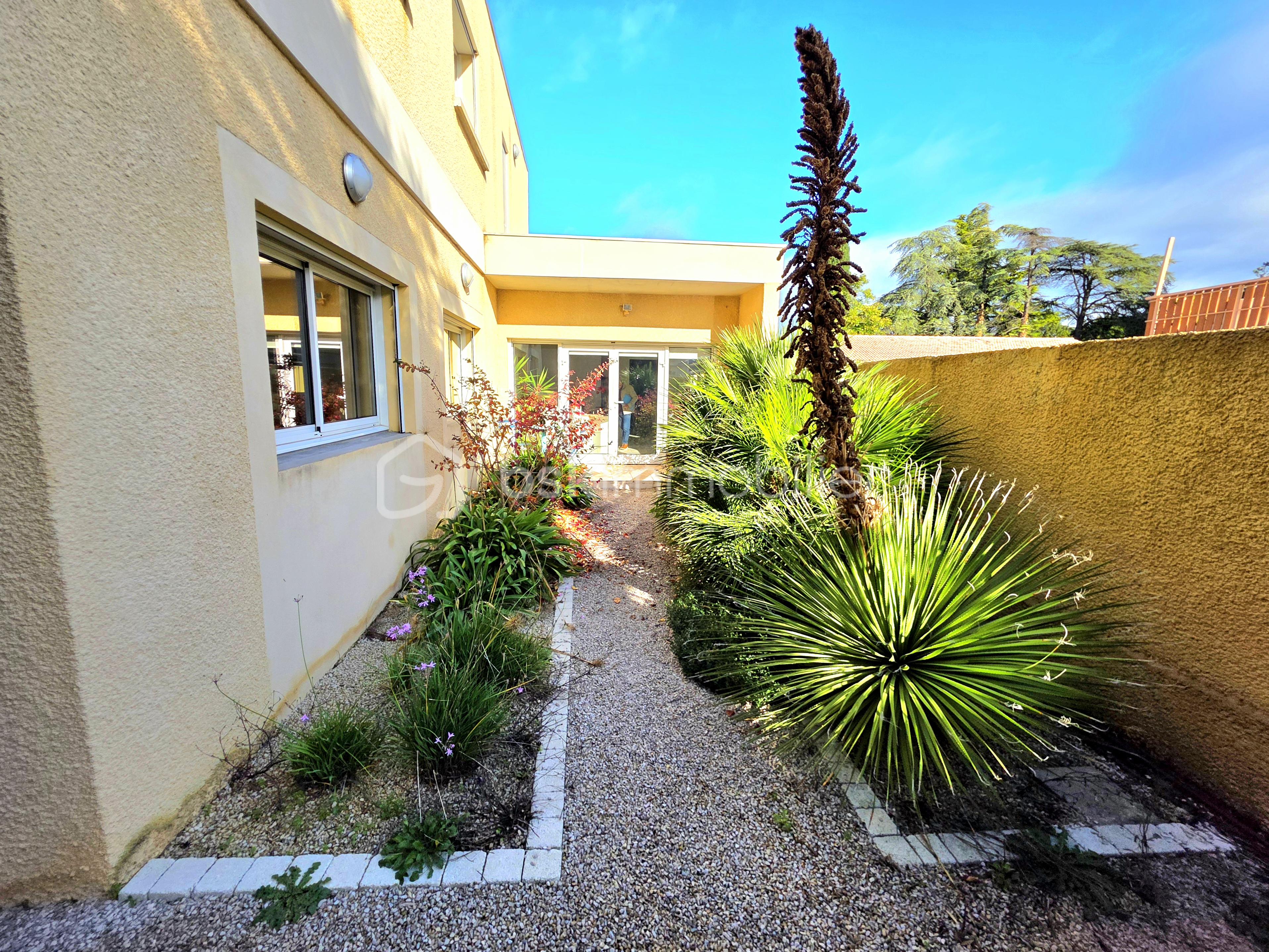 Immeuble mixte de 261 m² - 20251024_104143.jpg