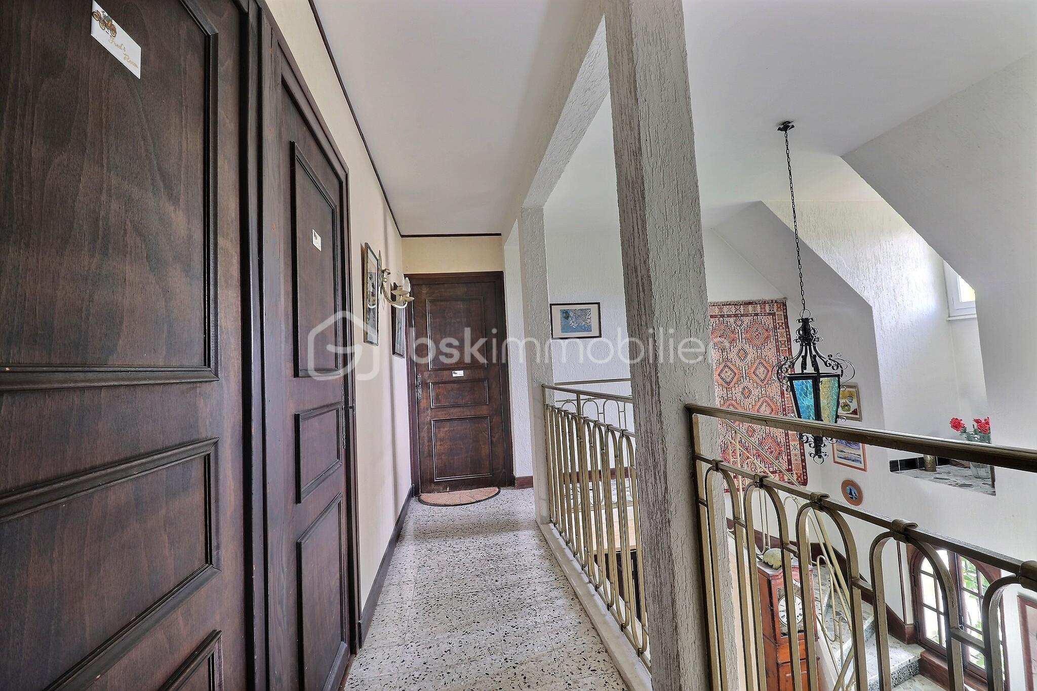 Maison traditionnelle de 187,05 m² - exposio_133198748.jpg