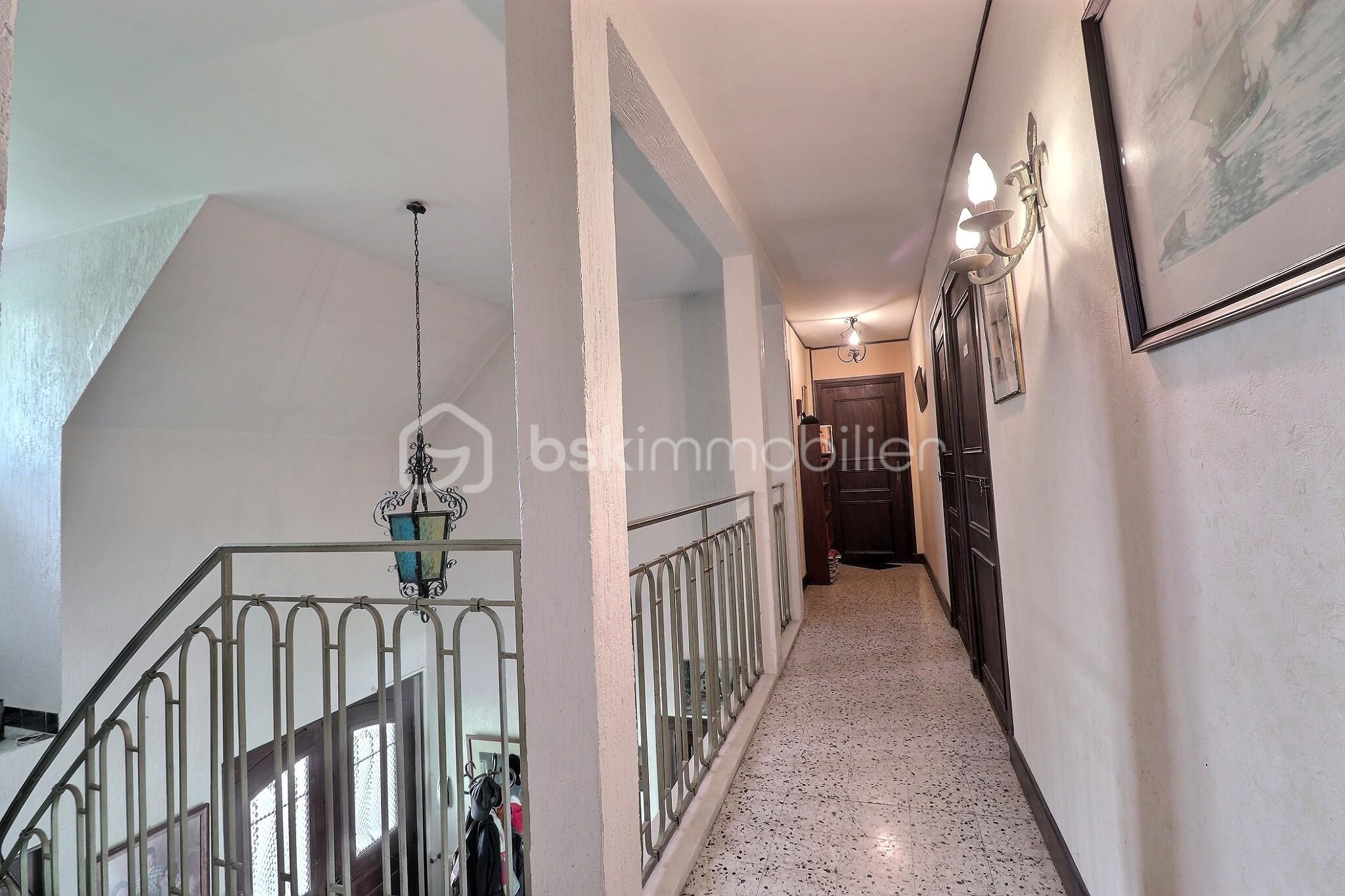 Maison traditionnelle de 187,05 m² - exposio_133198747.jpg