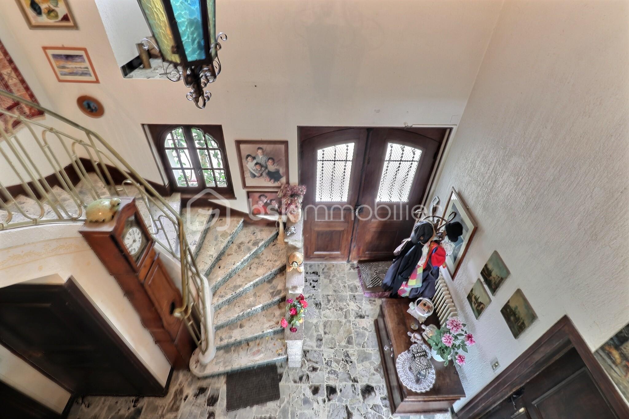 Maison traditionnelle de 187,05 m² - exposio_133198757.jpg