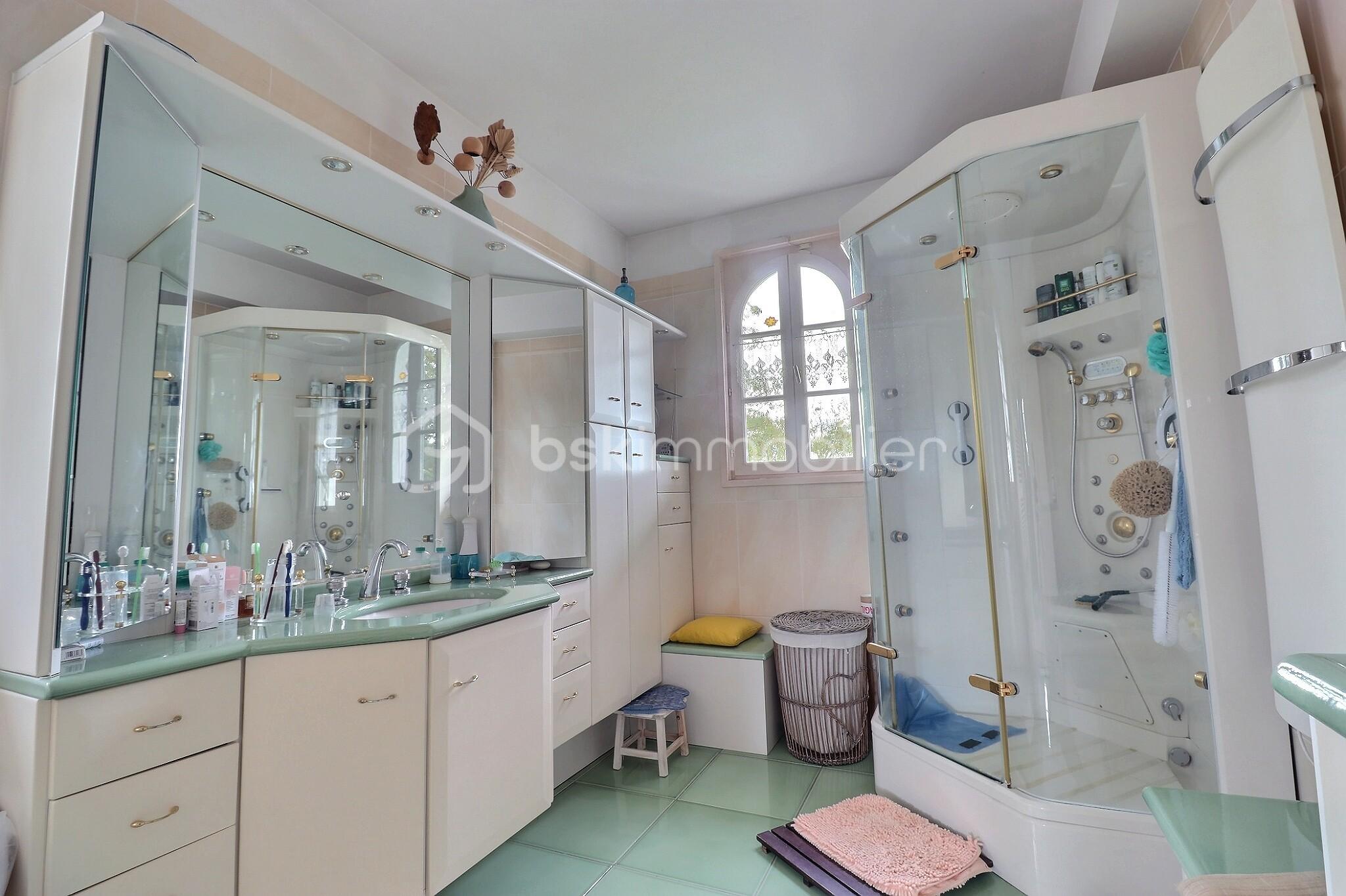 Maison traditionnelle de 187,05 m² - exposio_133198741.jpg