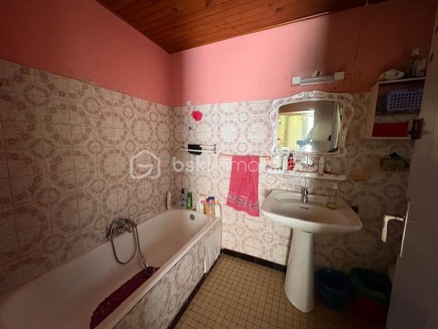 Maison de village de 75 m² - sdb leme.jpg