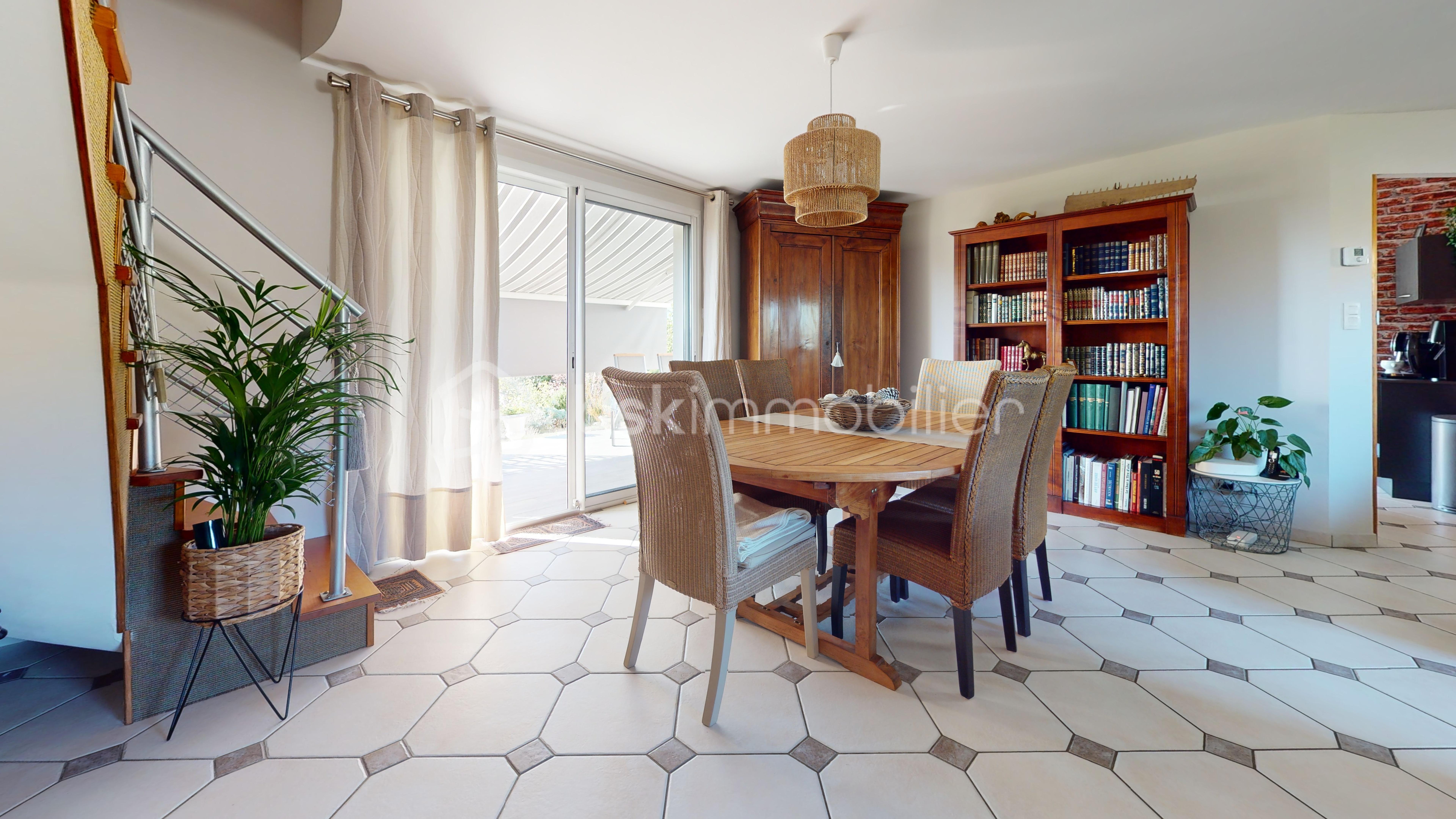 4-Allee-Paul-Emile-Victor-Dining-Room 1.jpg