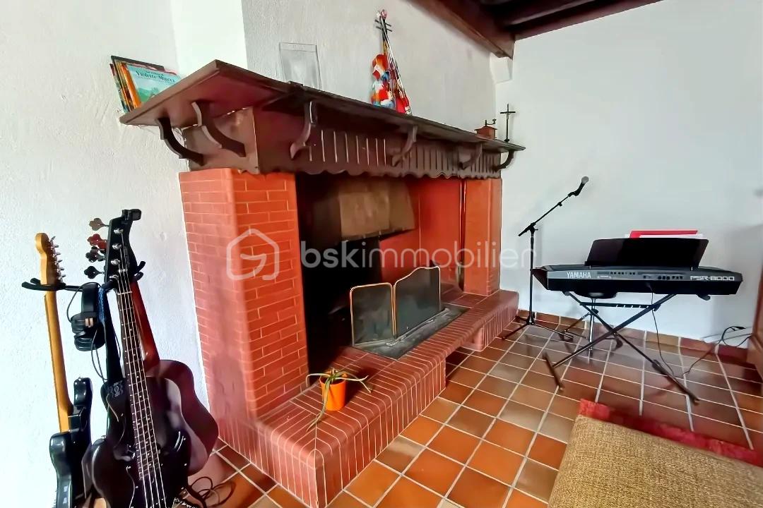 Maison de 180 m² - hoqi-c793ae1ebd524c5db38e2cd08ecb63ea.jpg