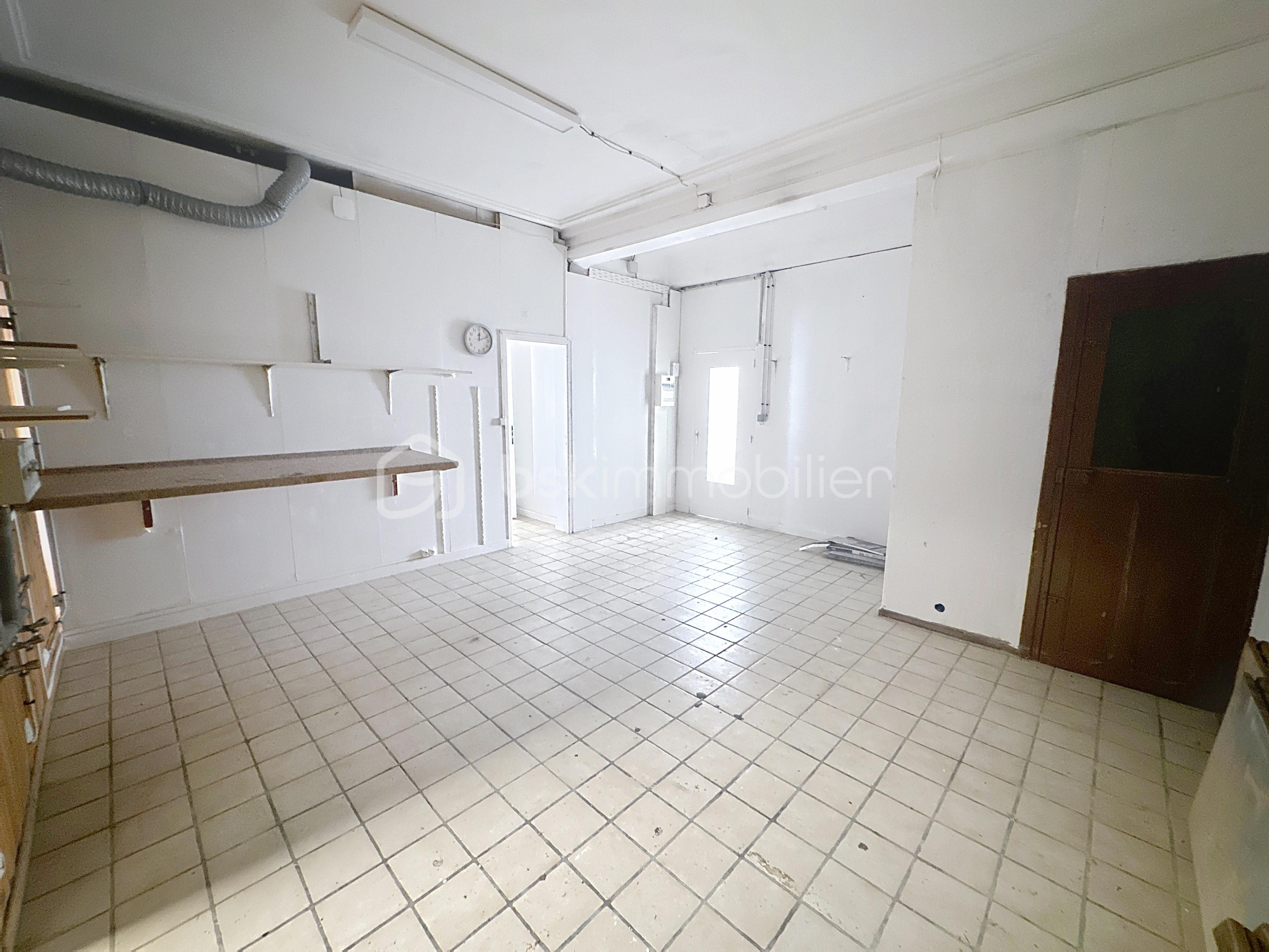 Local d activites de 99 m² - 7.jpg